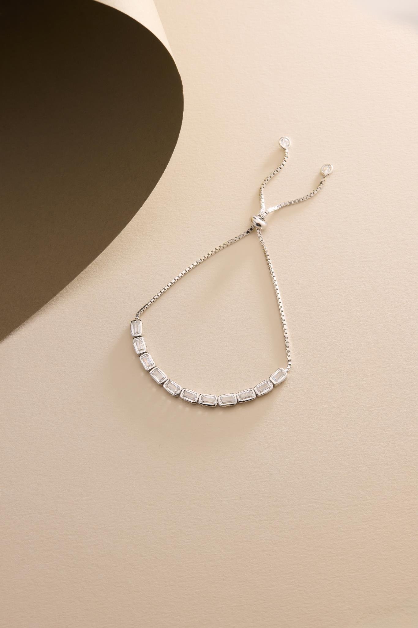 925 Ayar Gümüş Rodyum Kaplama Ayarlanabilir Asansörlü Sıralı Beyaz Baget Taşlı Bileklik