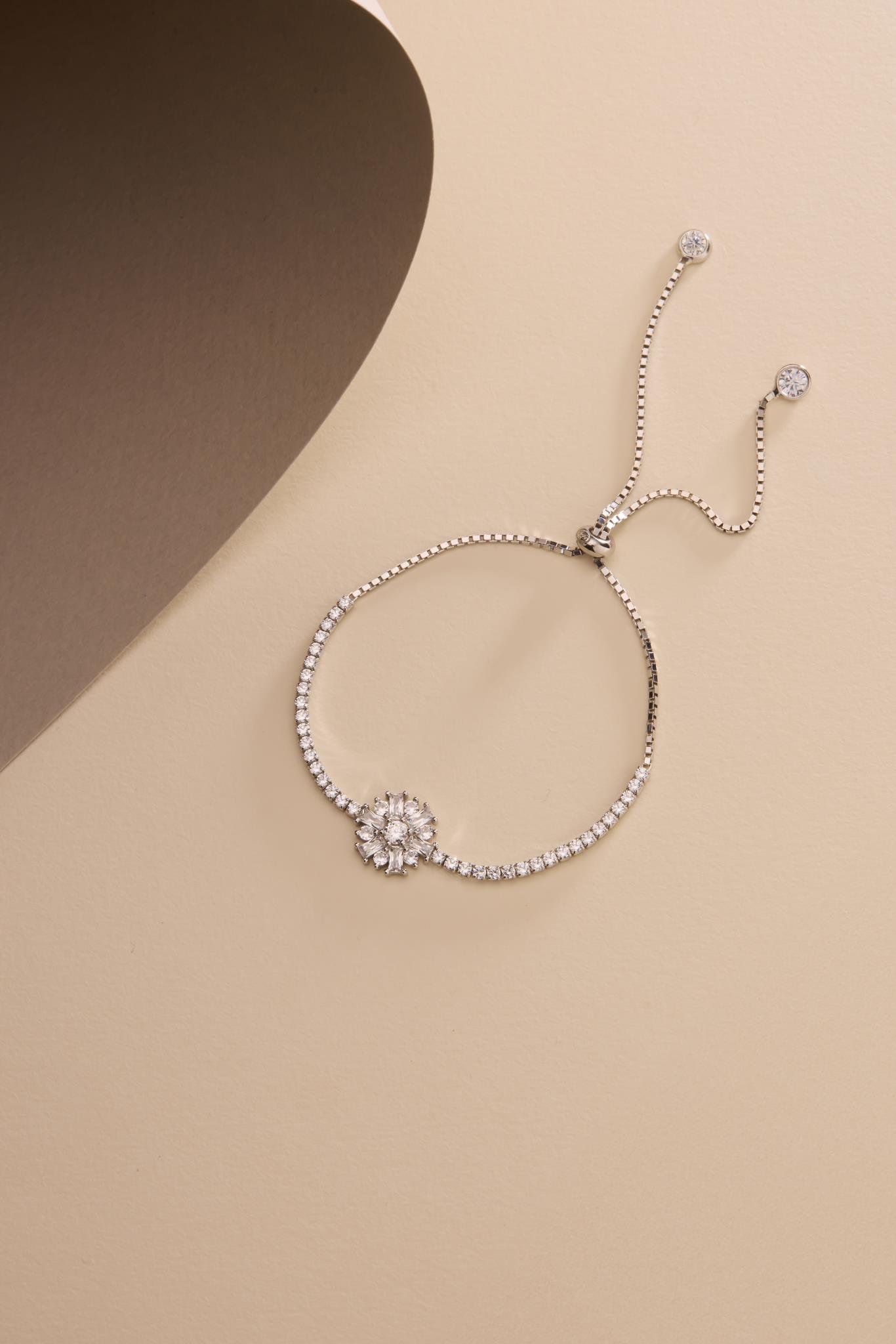 925 Ayar Gümüş Rodyum Kaplama Ayarlanabilir Asansörlü Su Yolu Çiçek Model Bileklik