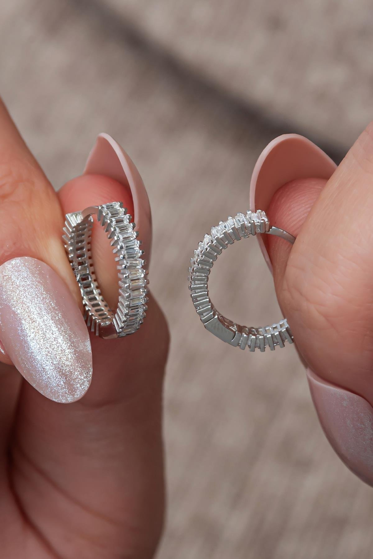 925 Ayar Gümüş Rodyum Kaplama Baget Taşlı 15 Mm Tamtur Küpe