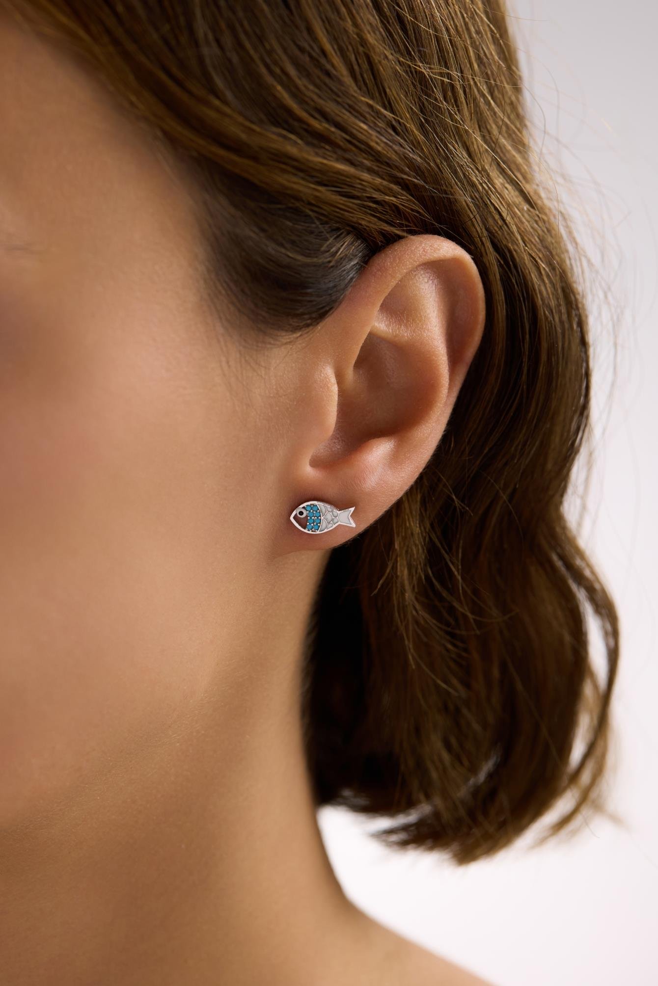 925 Ayar Gümüş Rodyum Kaplama Beyaz Mineli Balık Küpe