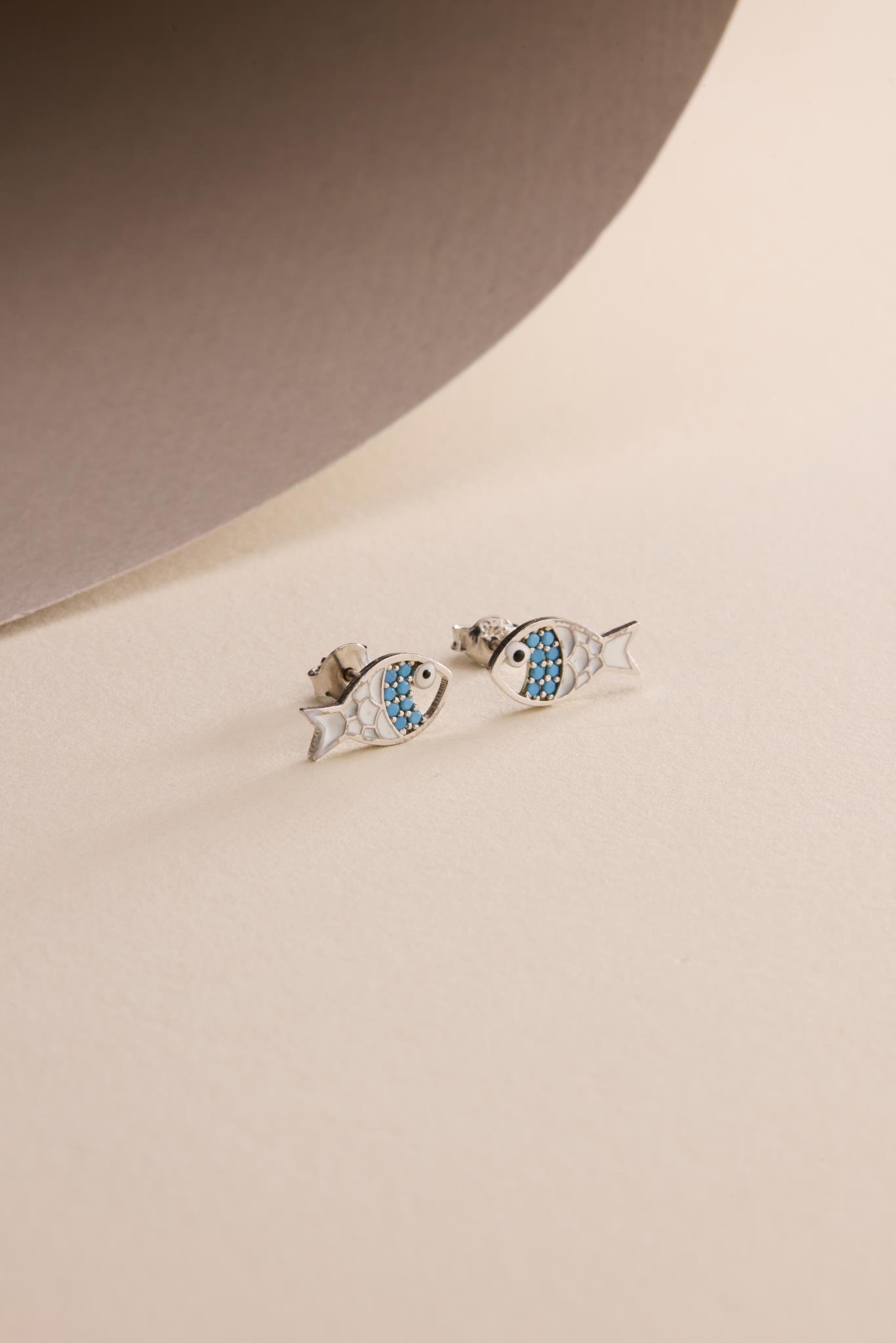 925 Ayar Gümüş Rodyum Kaplama Beyaz Mineli Balık Küpe