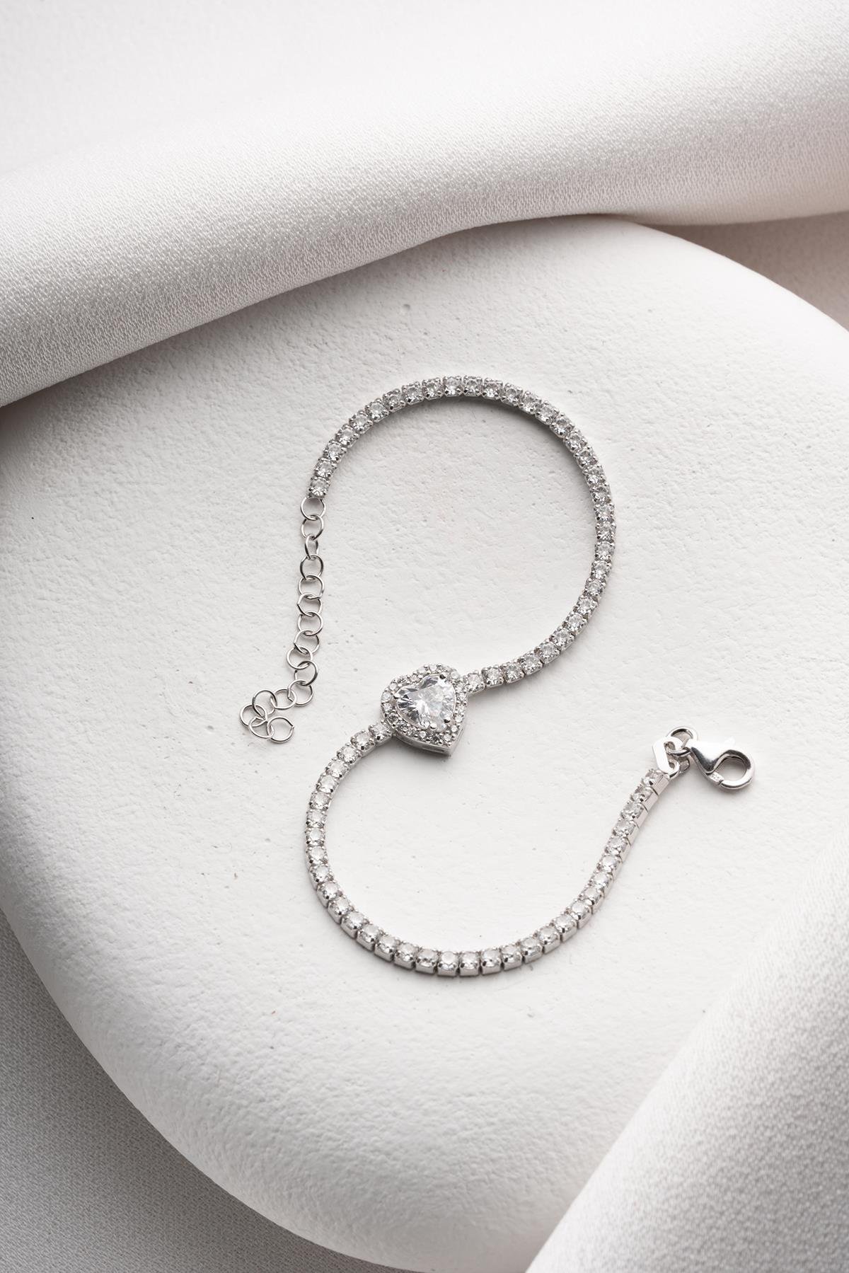 925 Ayar Gümüş Rodyum Kaplama Beyaz Taşlı Kalp 2 mm Zirkon Taşlı Suyolu Bileklik 