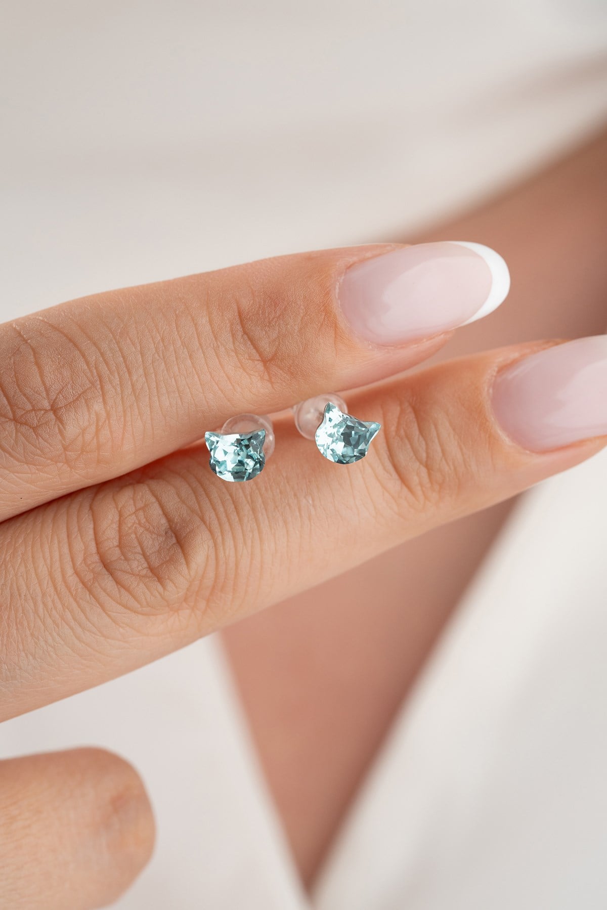 925 Ayar Gümüş Rodyum Kaplama Blue Topaz Taşlı Kedi Model Tektaş Küpe