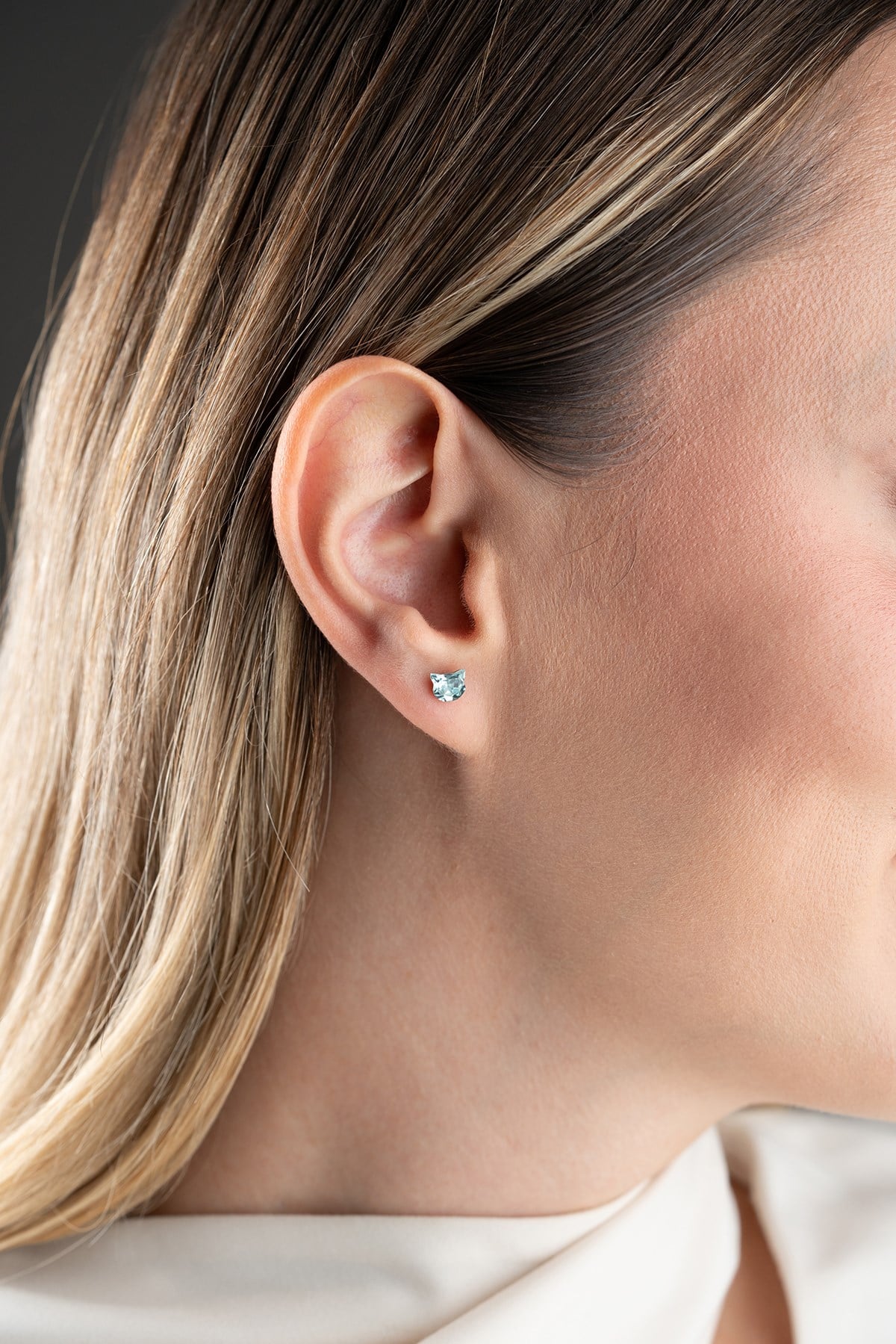 925 Ayar Gümüş Rodyum Kaplama Blue Topaz Taşlı Kedi Model Tektaş Küpe