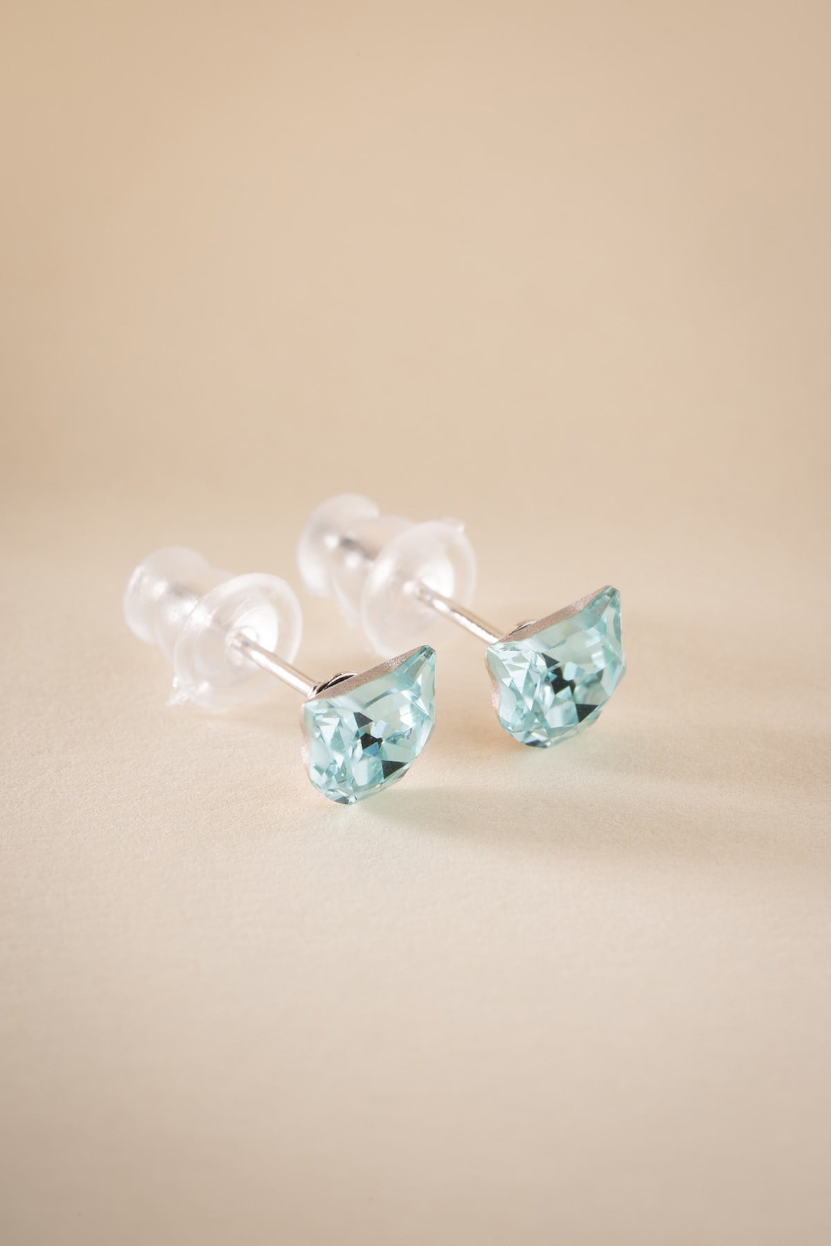 925 Ayar Gümüş Rodyum Kaplama Blue Topaz Taşlı Kedi Model Tektaş Küpe
