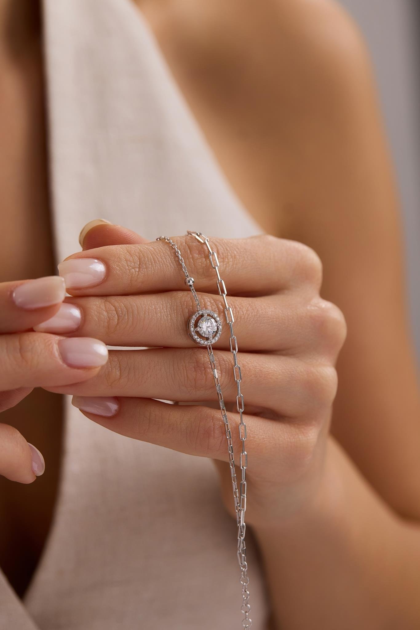 925 Ayar Gümüş Rodyum Kaplama Çift Zincirli 6 mm Tektaş Yuvarlak Model Bileklik