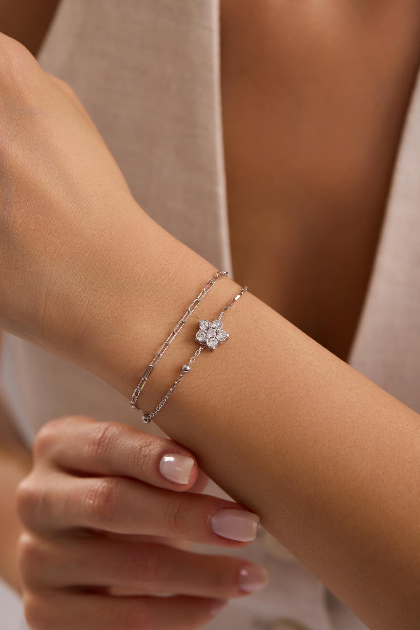 925 Ayar Gümüş Rodyum Kaplama Çift Zincirli Çiçek Model Bileklik