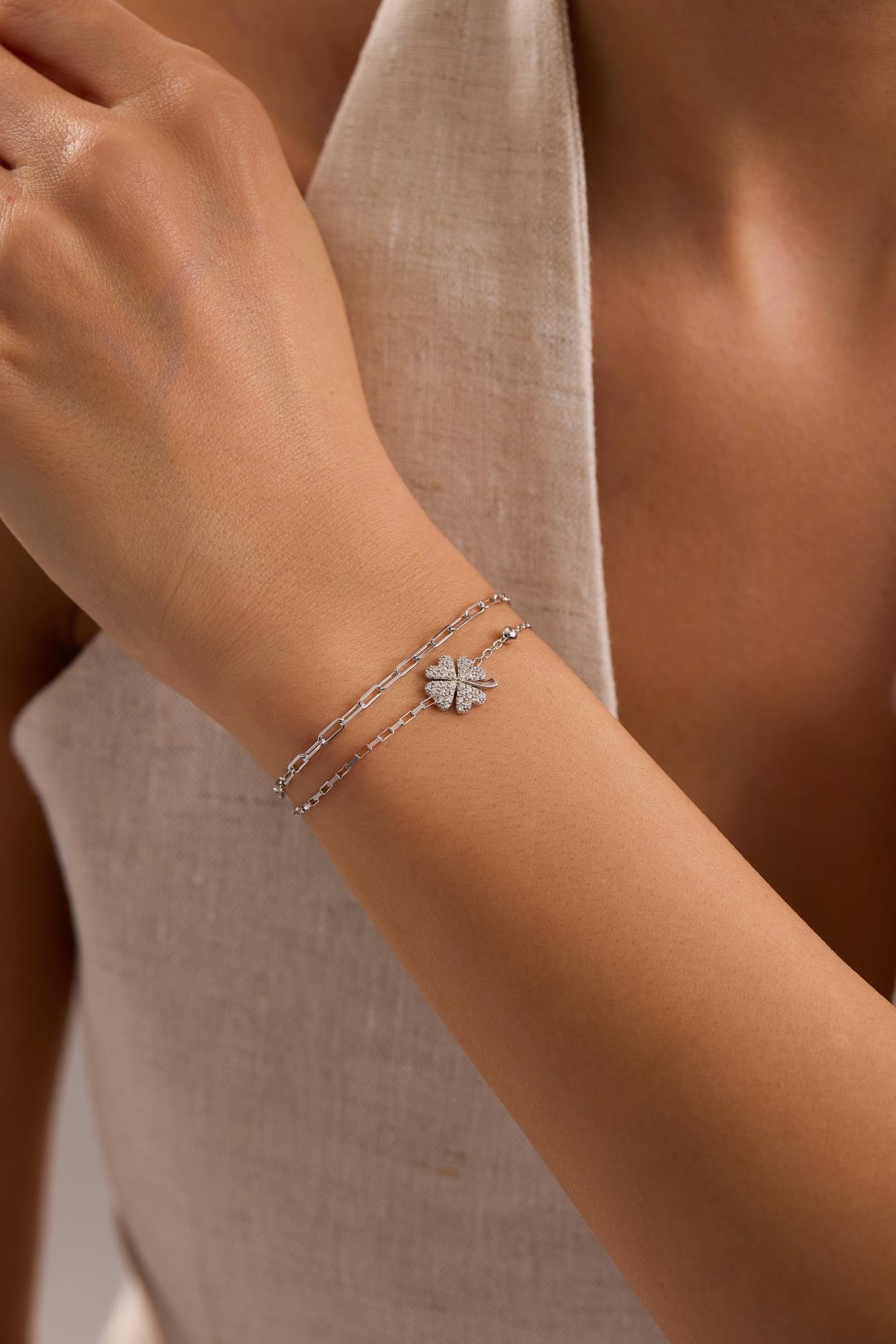 925 Ayar Gümüş Rodyum Kaplama Çift Zincirli Dört Yapraklı Yonca Model Bileklik