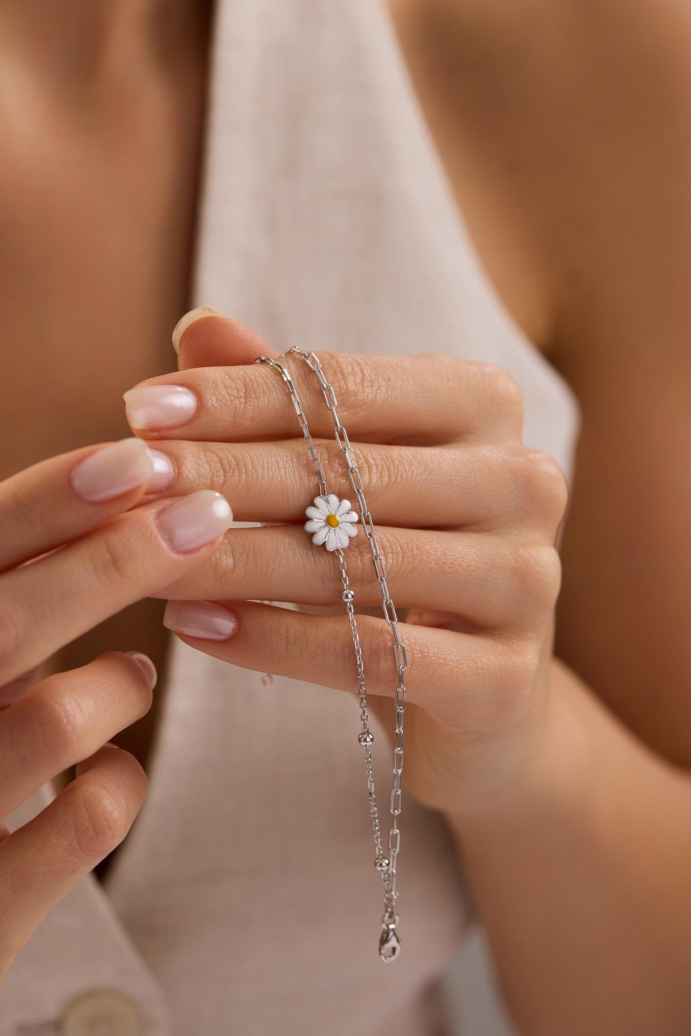 925 Ayar Gümüş Rodyum Kaplama Çift Zincirli Papatya Model Bileklik