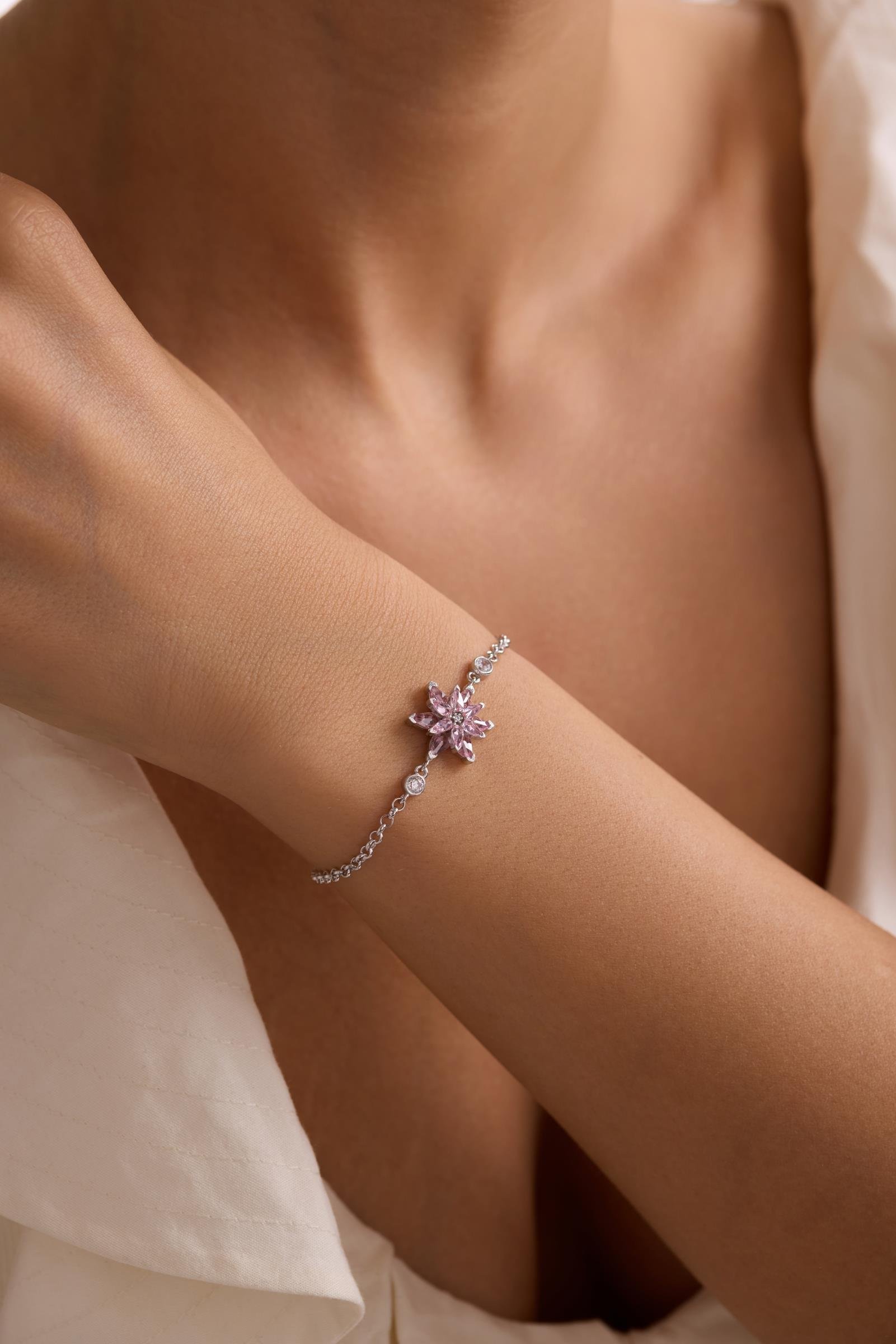 925 Ayar Gümüş Rodyum Kaplama Doç Zincirli Pembe Taşlı Lotus Çiçeği Bileklik