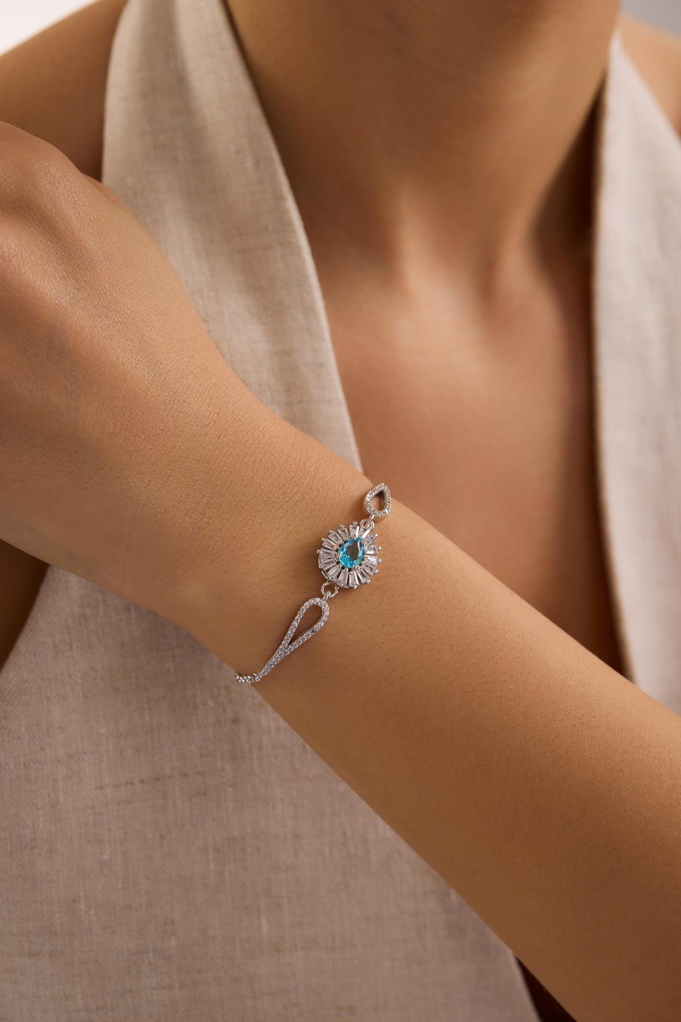 925 Ayar Gümüş Rodyum Kaplama Kelepçe Model Damla Aquamarin Tektaş Bileklik