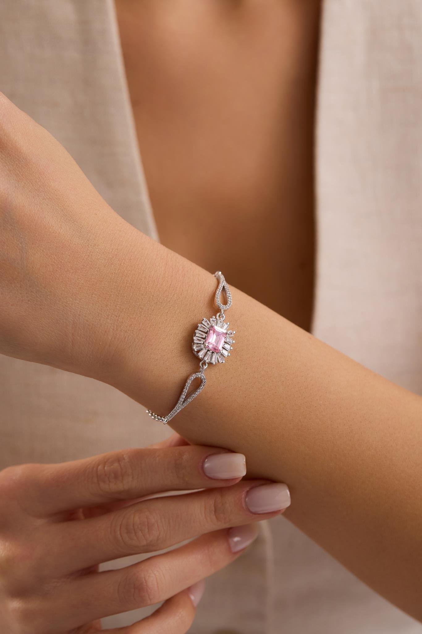 925 Ayar Gümüş Rodyum Kaplama Kelepçe Model Baget Pembe Tektaş Bileklik