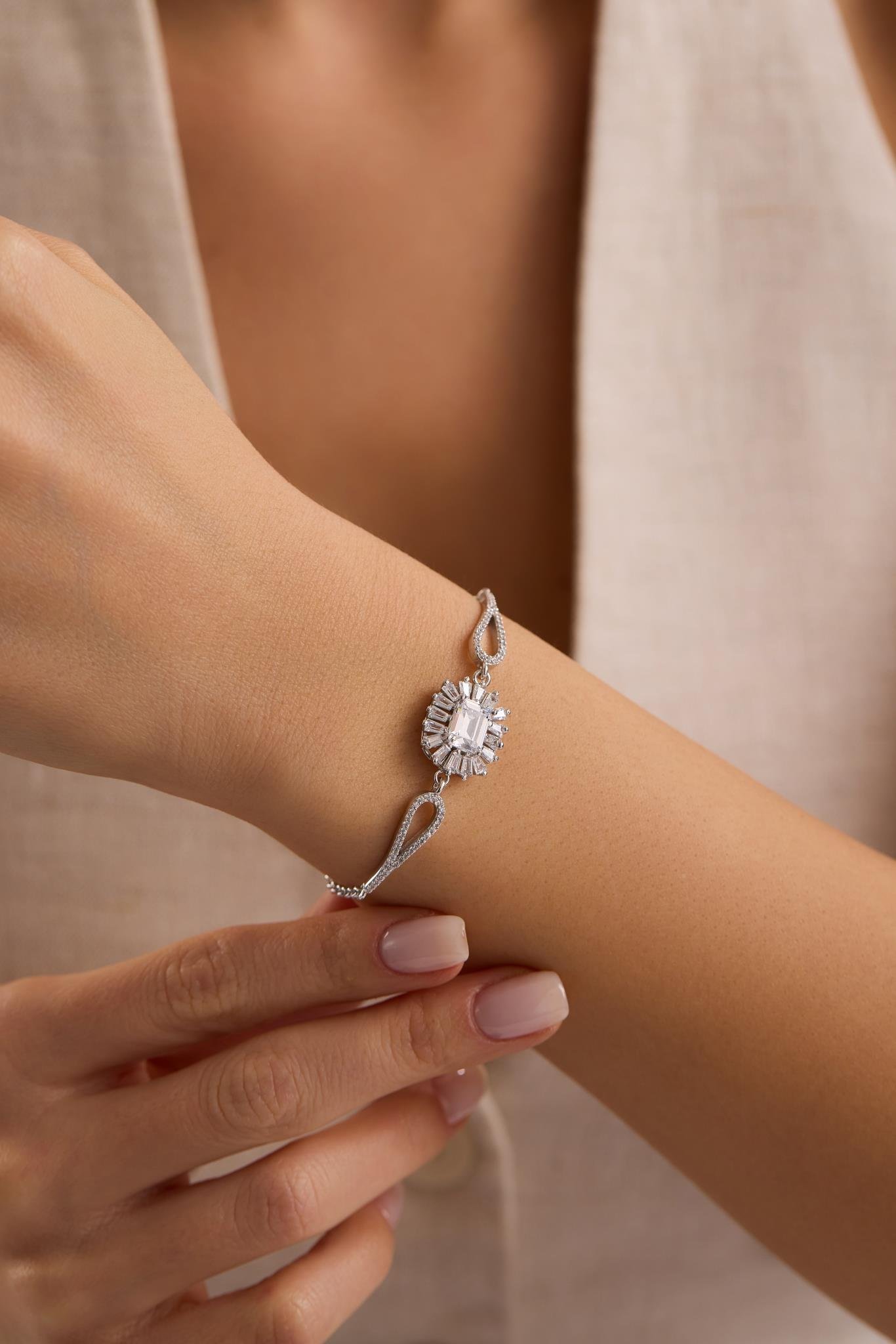 925 Ayar Gümüş Rodyum Kaplama Kelepçe Model Baget Beyaz Tektaş Bileklik