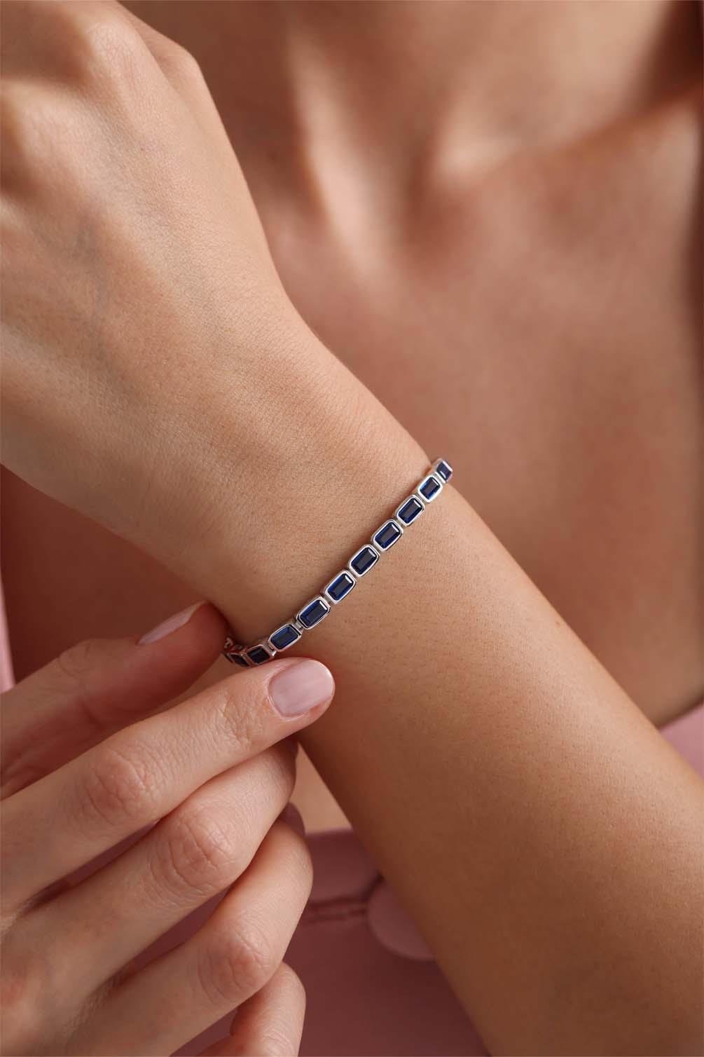 925 Ayar Gümüş Rodyum Kaplama Mavi Baget Taşlı Suyolu Bileklik 