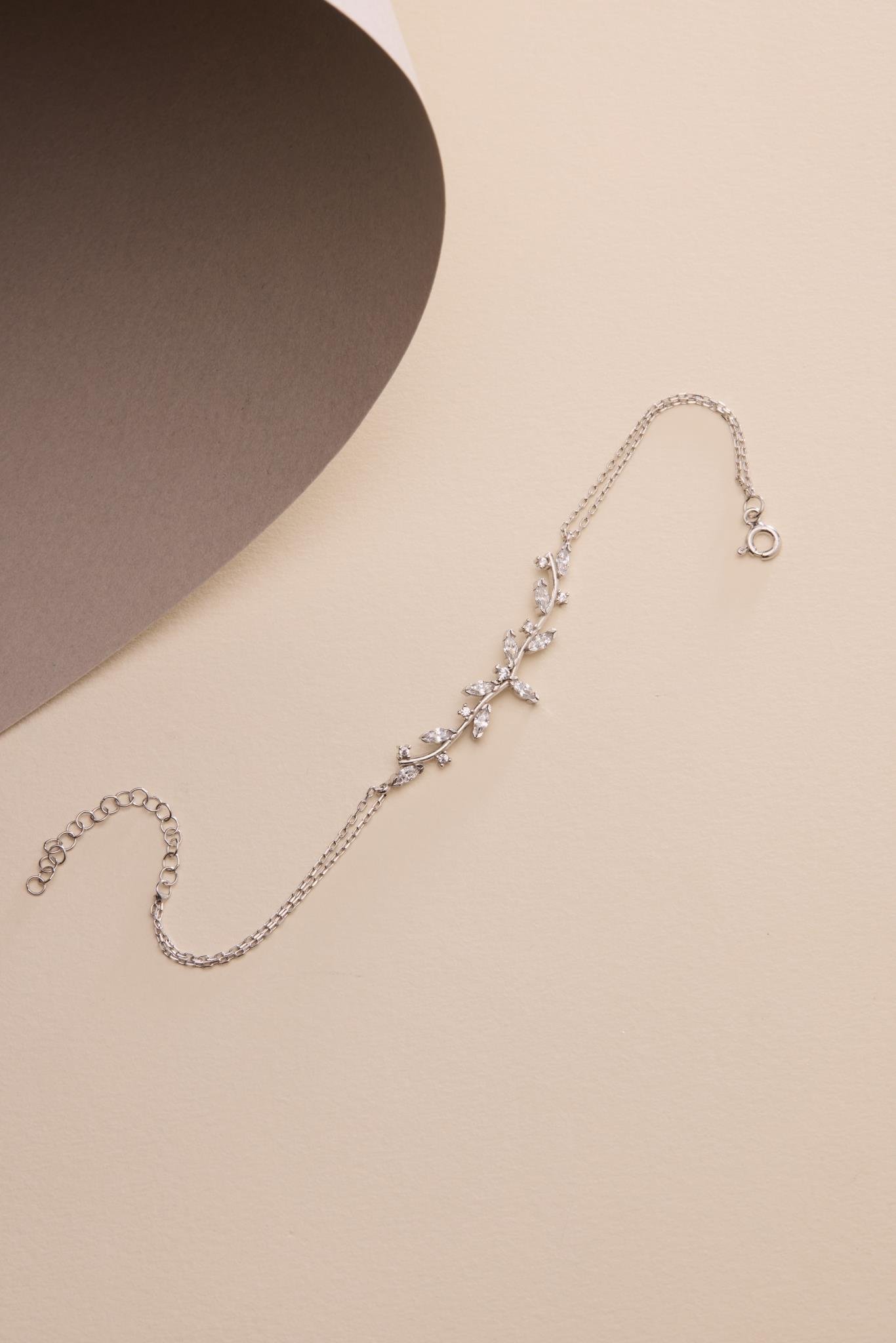 925 Ayar Gümüş Rodyum Kaplama Mekik Taşlı Zarif Sarmaşık Bileklik