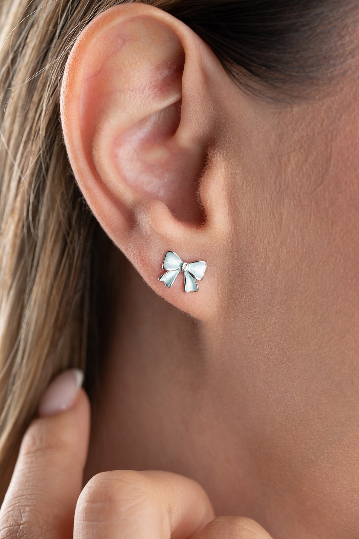 925 Ayar Gümüş Rodyum Kaplama Mineli Kurdela Model Küpe