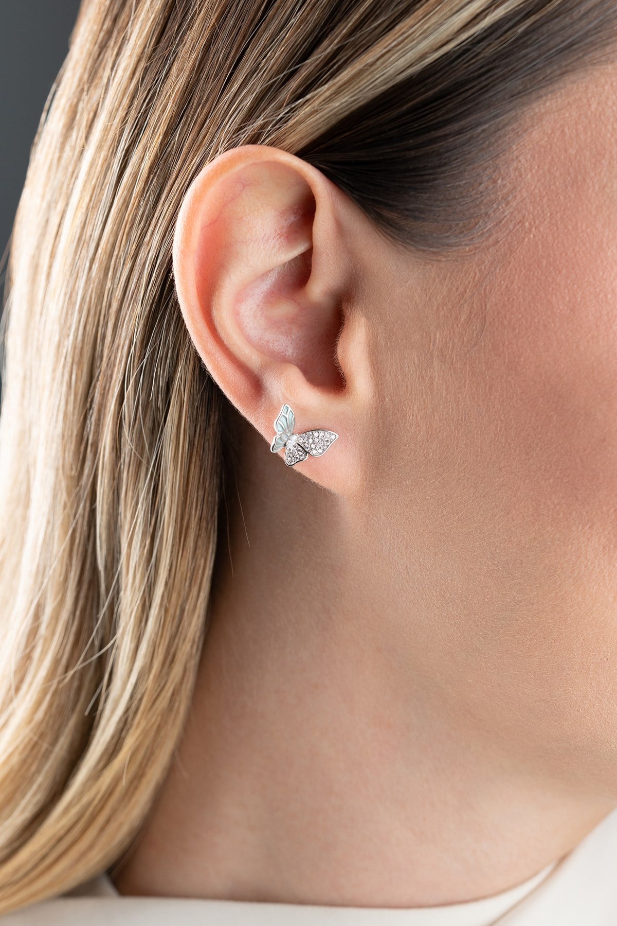 925 Ayar Gümüş Rodyum Kaplama Mineli ve zirkon Taşlı Kelebek Küpe