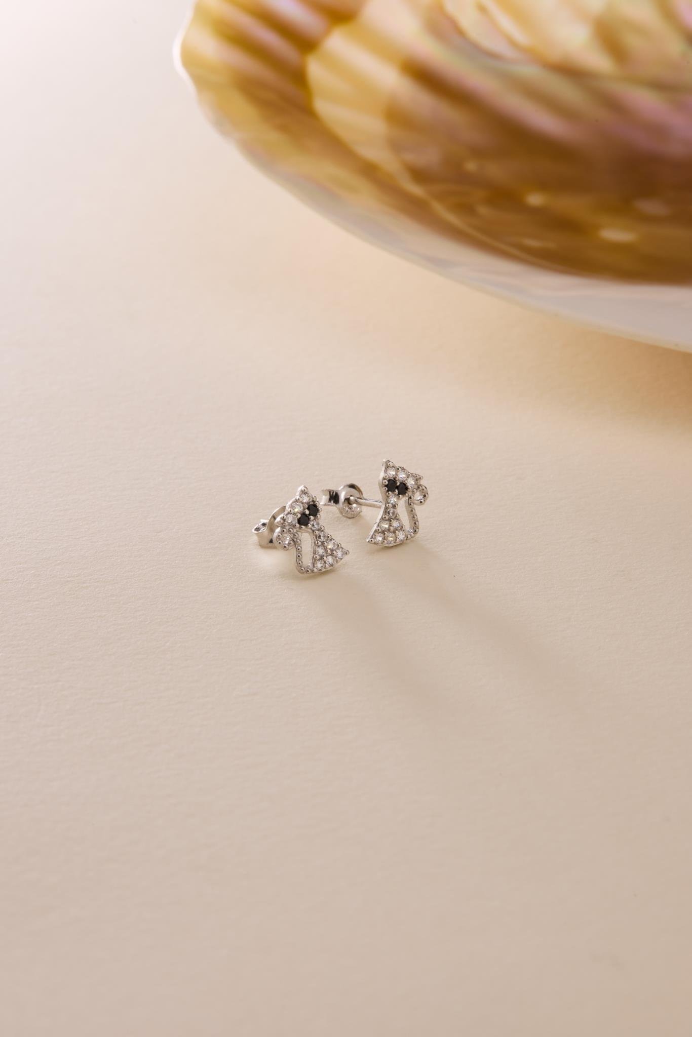 925 Ayar Gümüş Rodyum Kaplama Minik Beyaz Taşlı Kedi Küpe