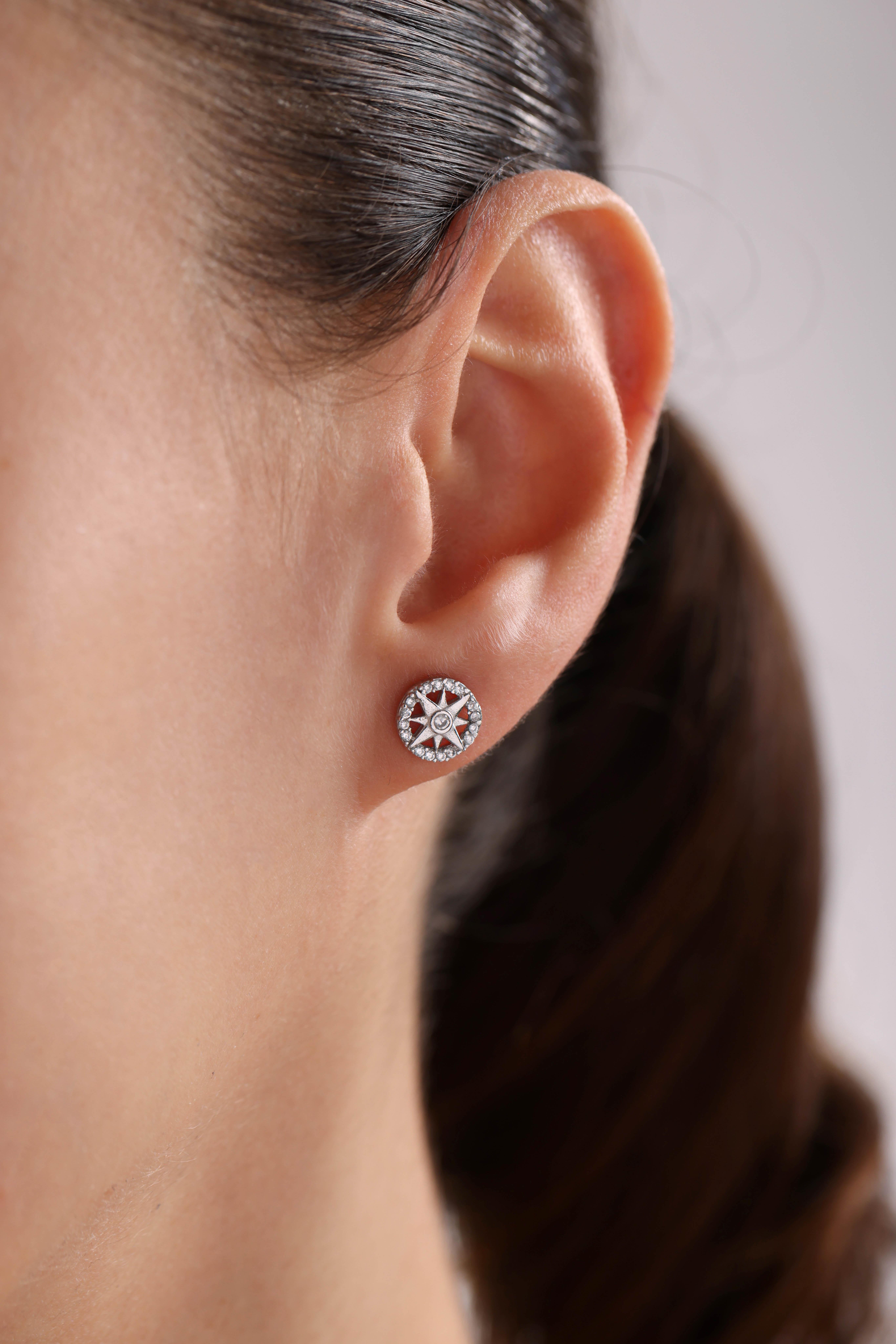 925 Ayar Gümüş Rodyum Kaplama Minik Daire Kutup Yıldızı Küpe