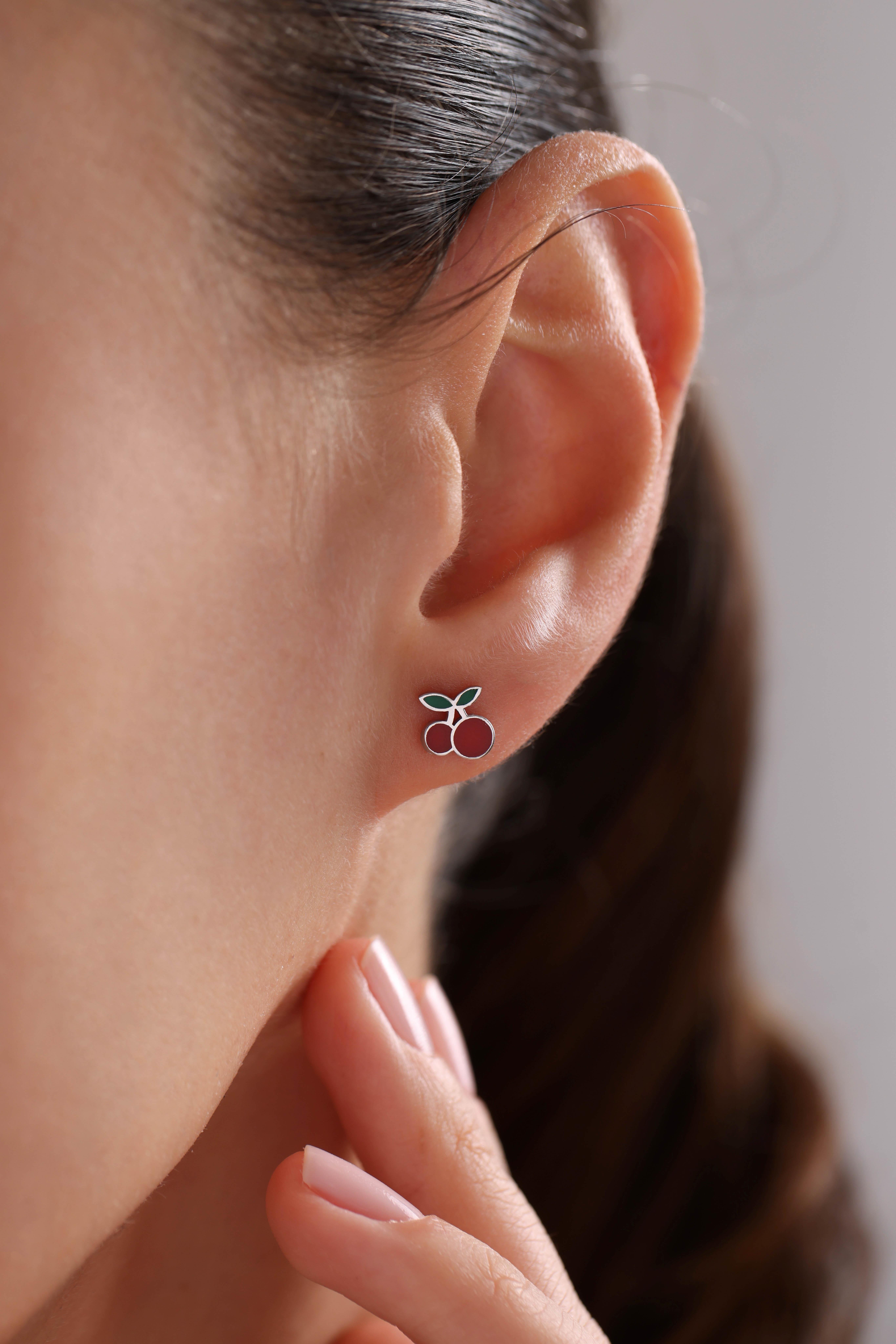 925 Ayar Gümüş Rodyum Kaplama Minik Kiraz Küpe