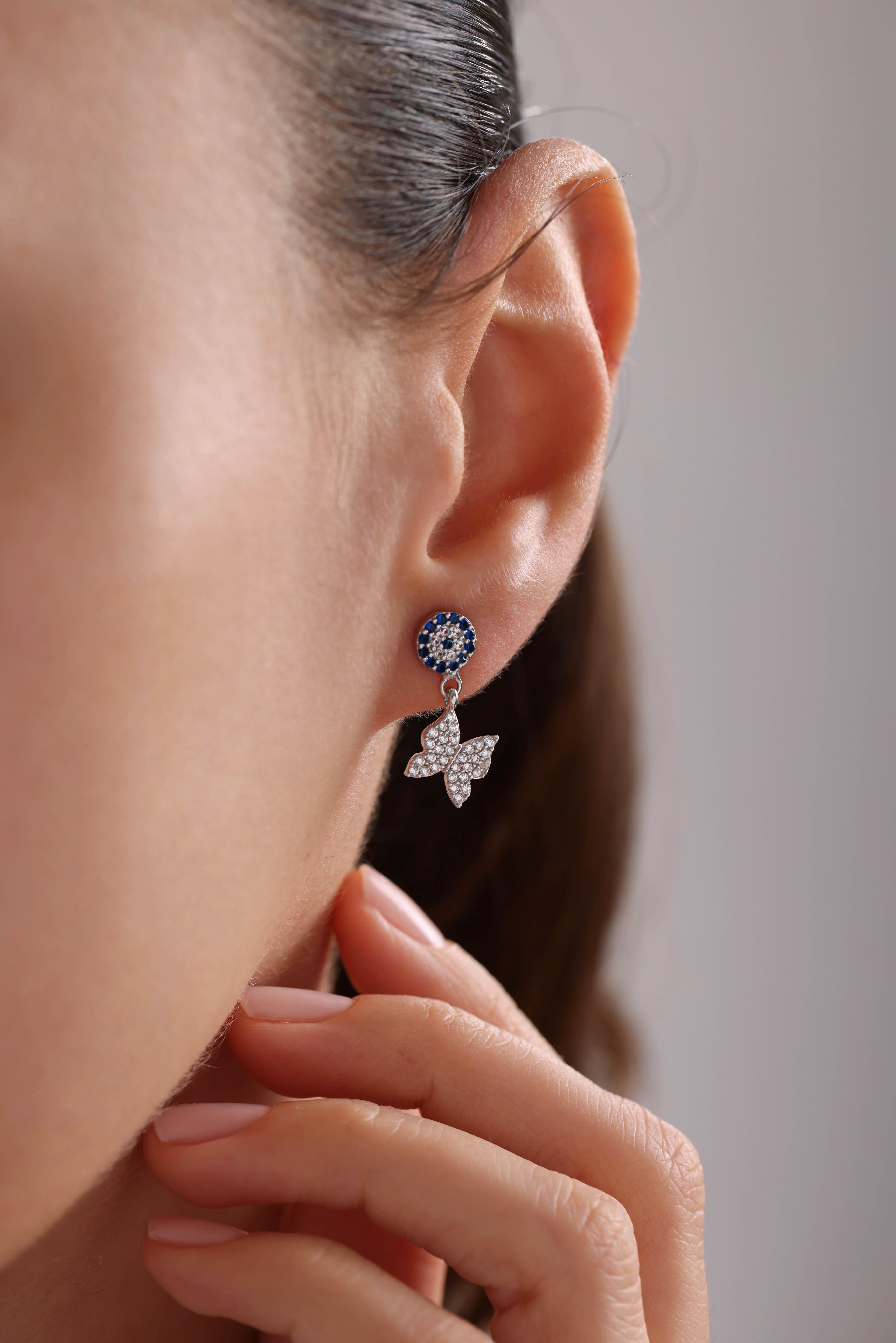 925 Ayar Gümüş Rodyum Kaplama Minik  Nazar Sallantılı Kelebek Küpe