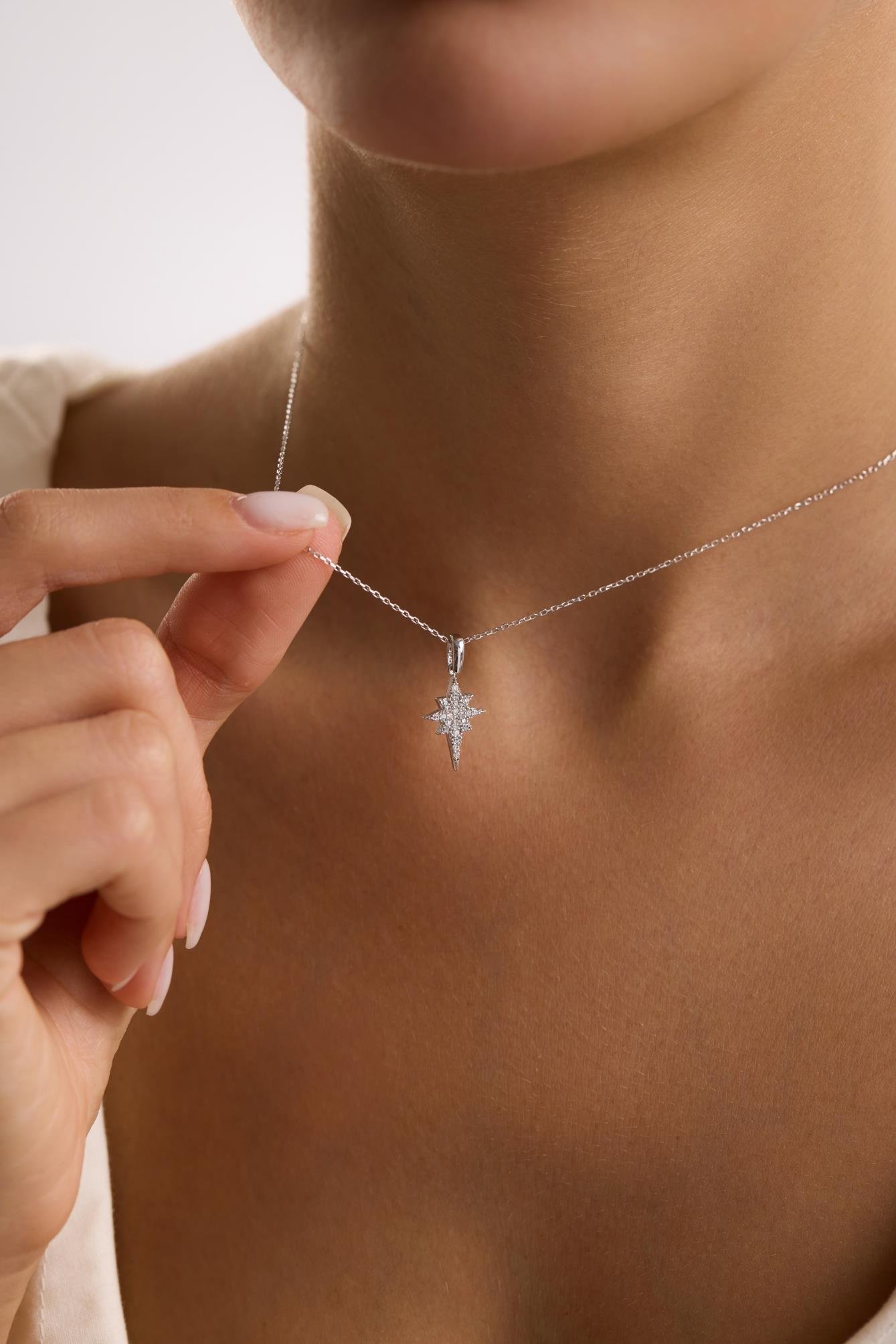 925 Ayar Gümüş Rodyum Kaplama Minimal Kutup Yıldızı Kolye