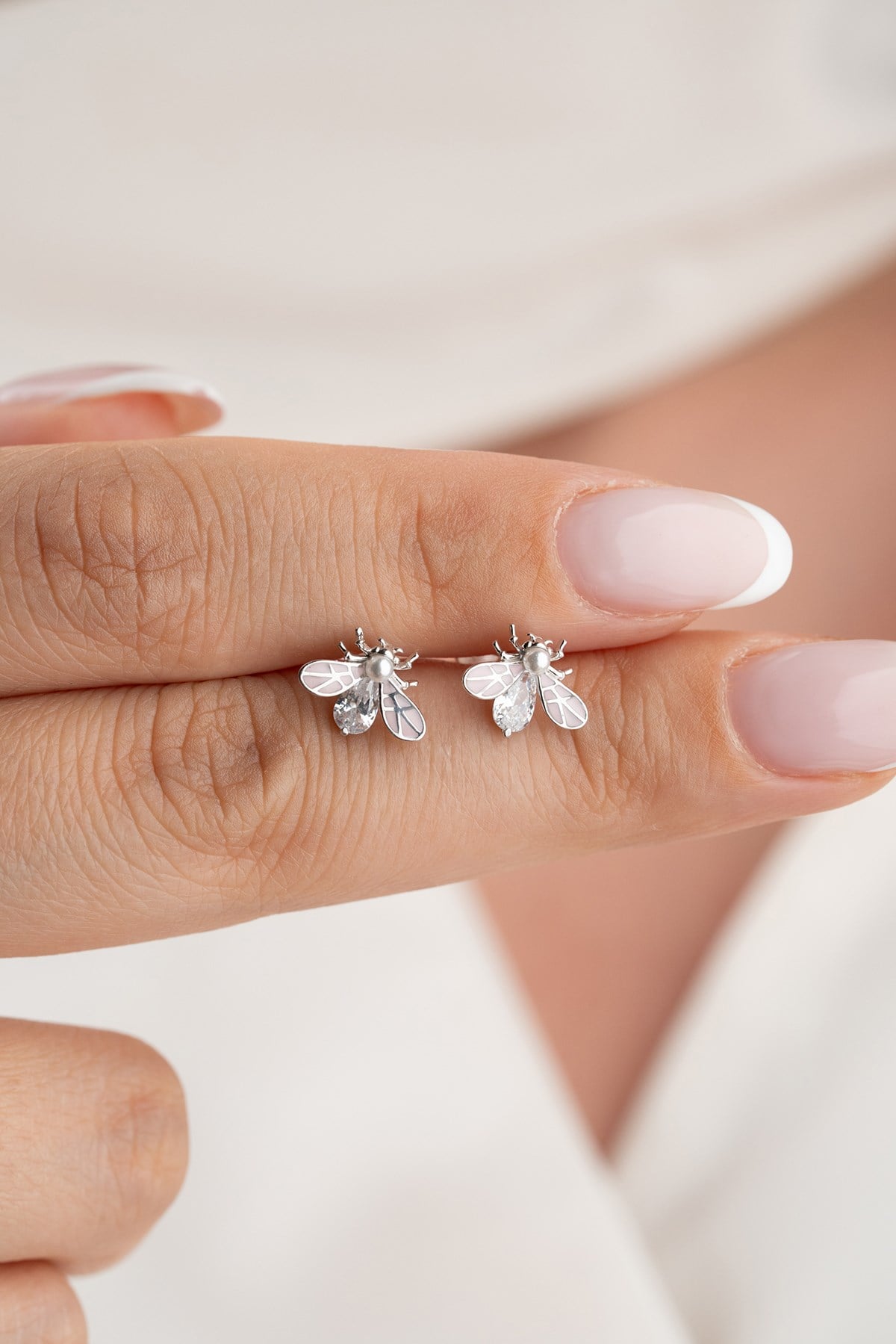 925 Ayar Gümüş Rodyum Kaplama Mor Mineli ve zirkon Taşlı Arı Model Küpe