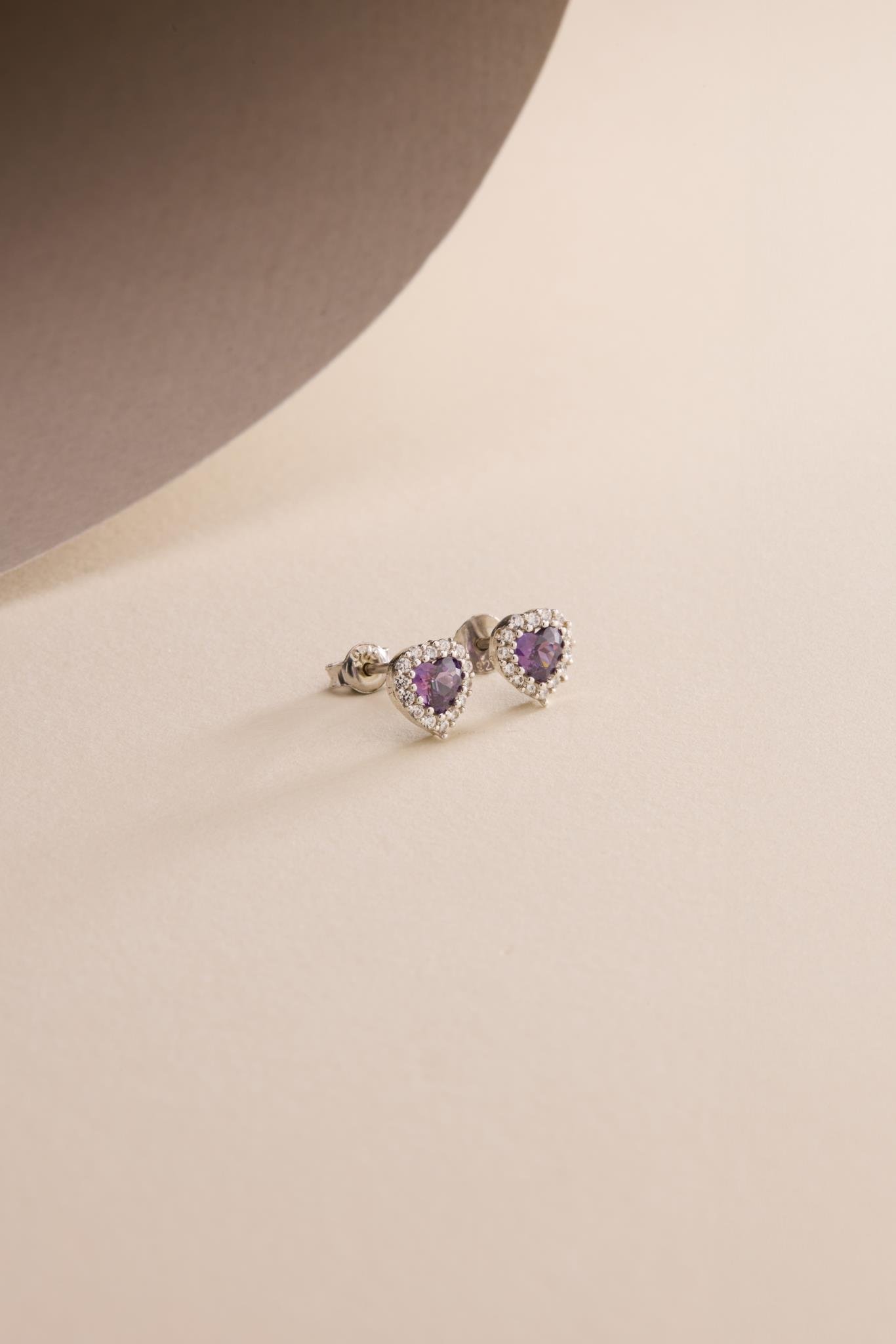 925 Ayar Gümüş Rodyum Kaplama Mor Taşlı Kalp Model Küpe