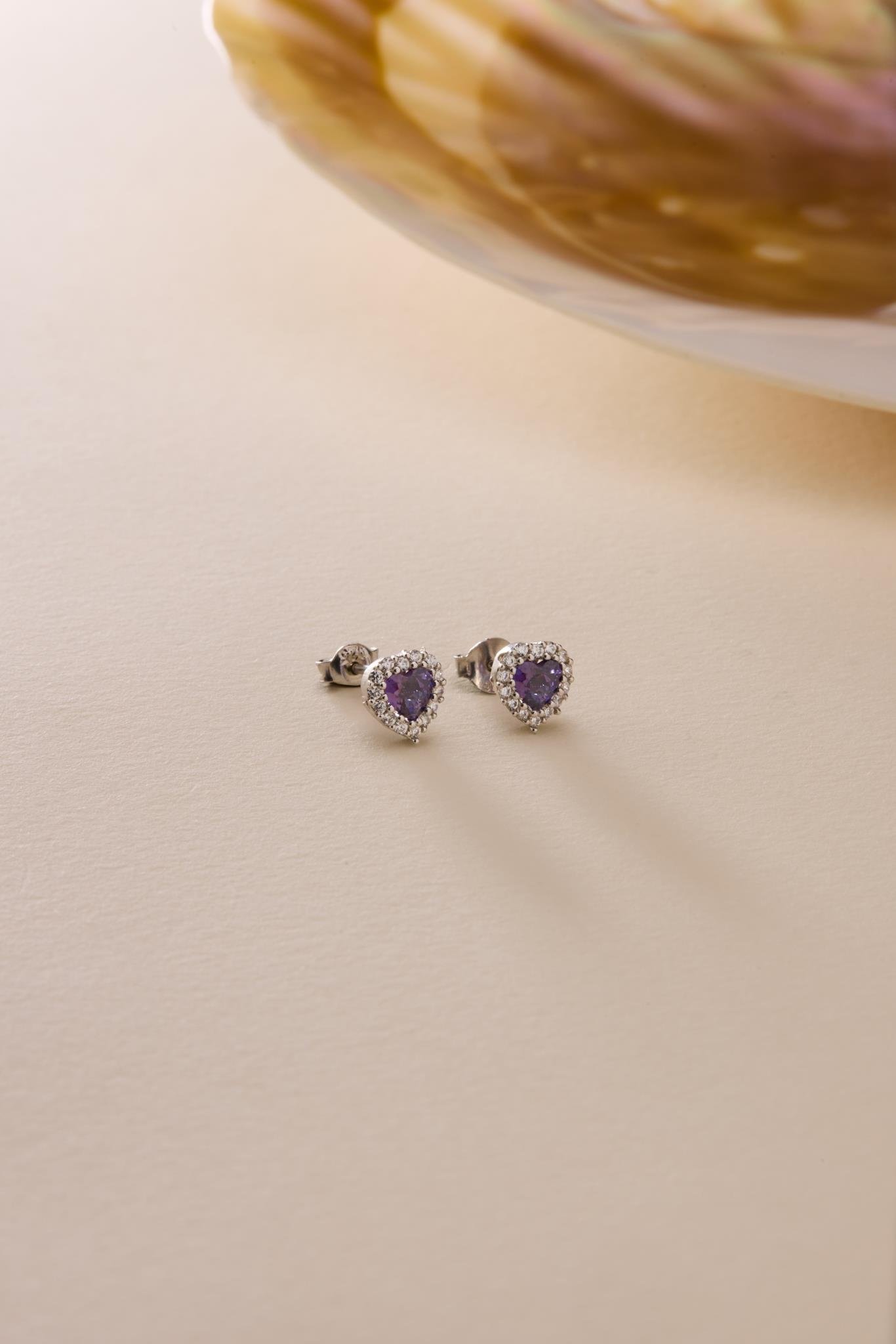 925 Ayar Gümüş Rodyum Kaplama Mor Taşlı Kalp Model Küpe