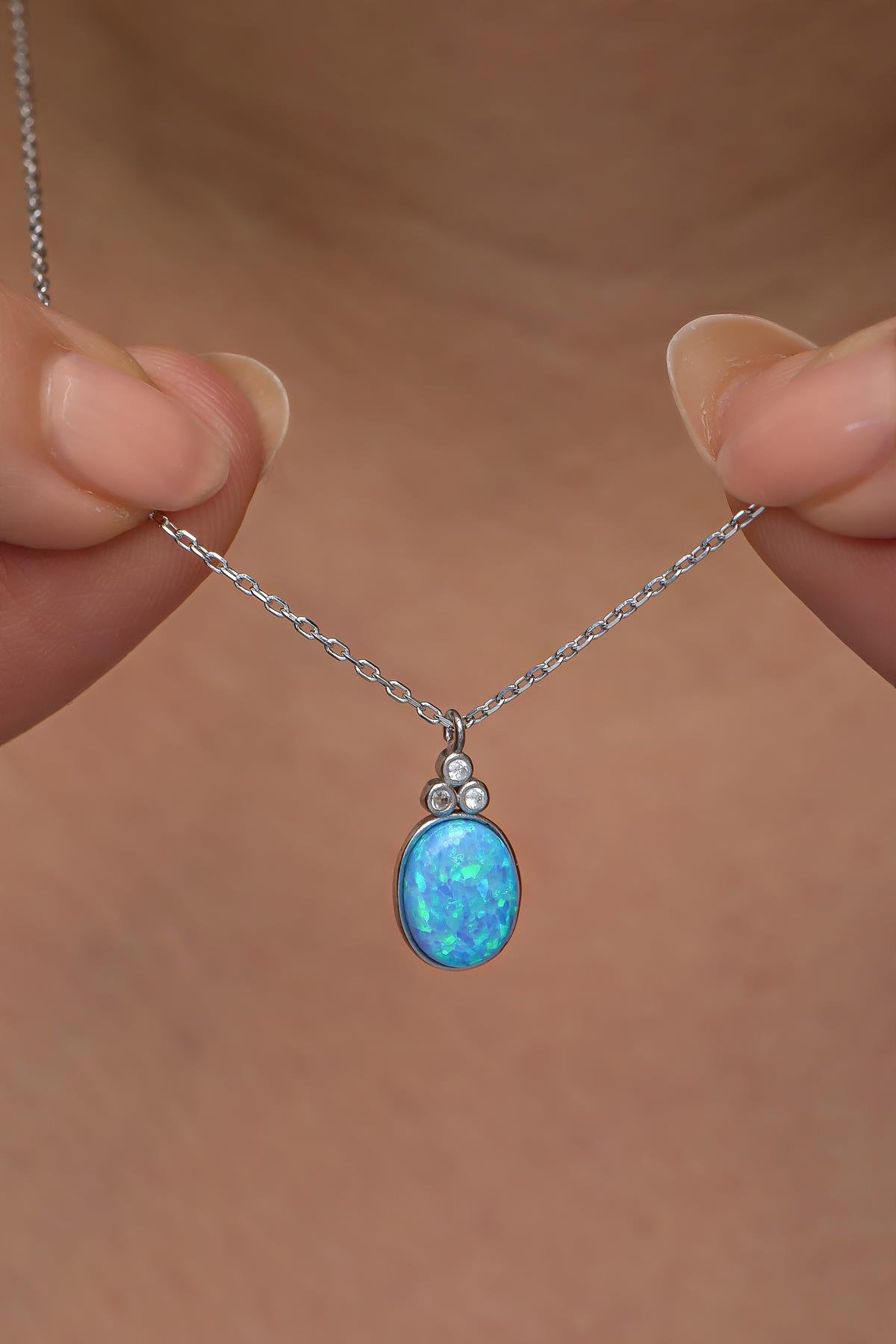 925 Ayar Gümüş Rodyum Kaplama Oval Mavi Opal Taşlı  Kolye