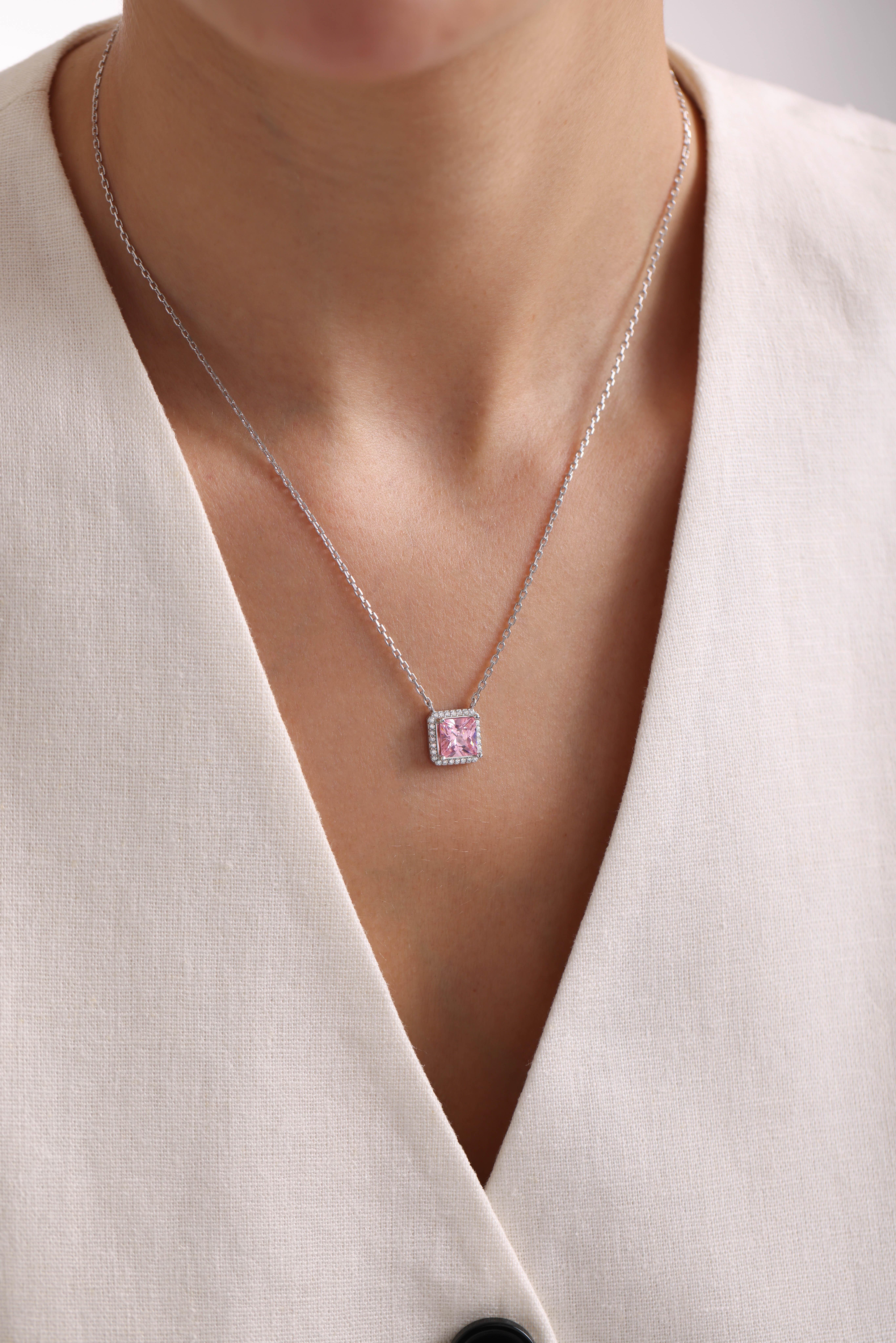 925 Ayar Gümüş Rodyum Kaplama Pembe Kare Tektaş Kolye