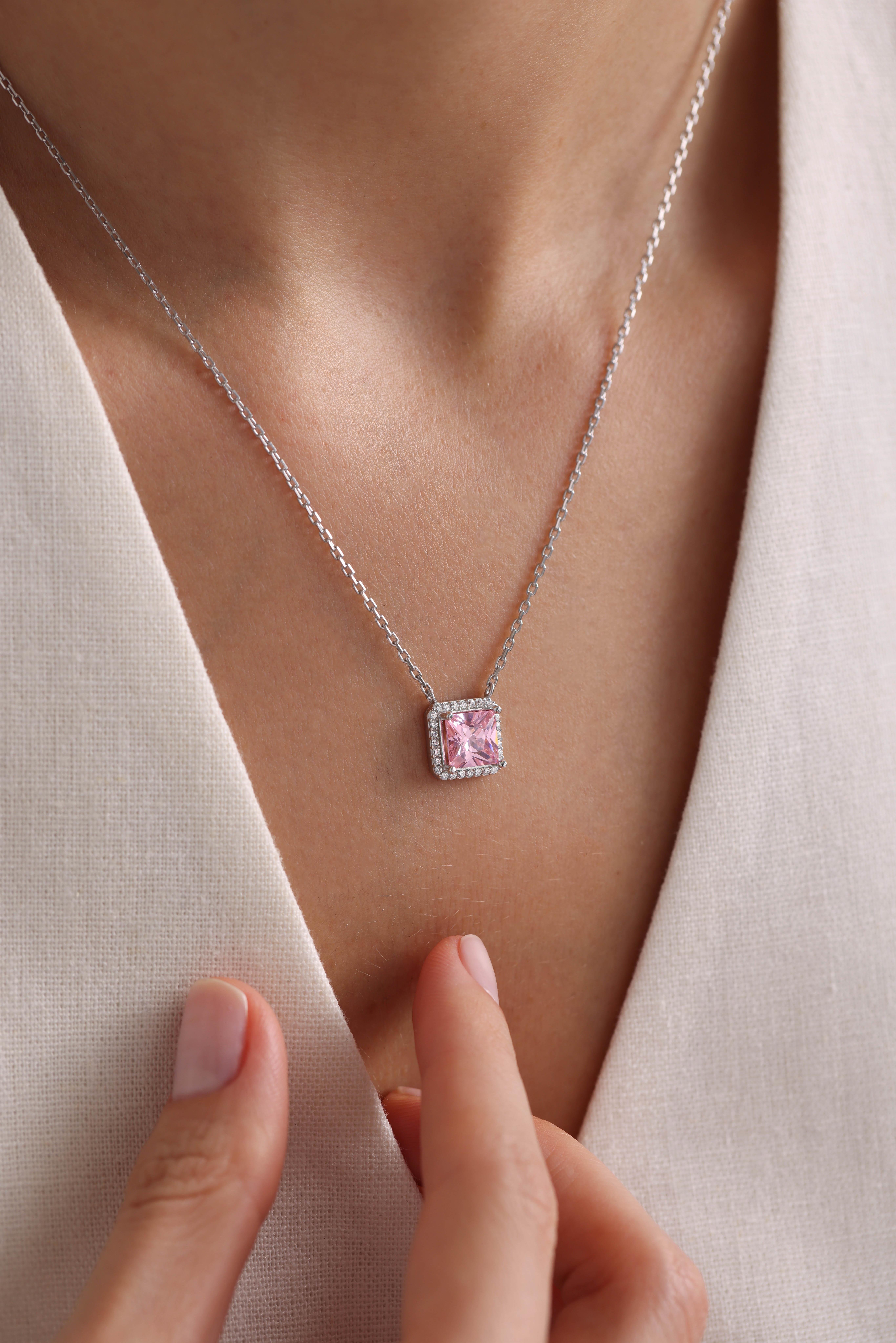 925 Ayar Gümüş Rodyum Kaplama Pembe Kare Tektaş Kolye