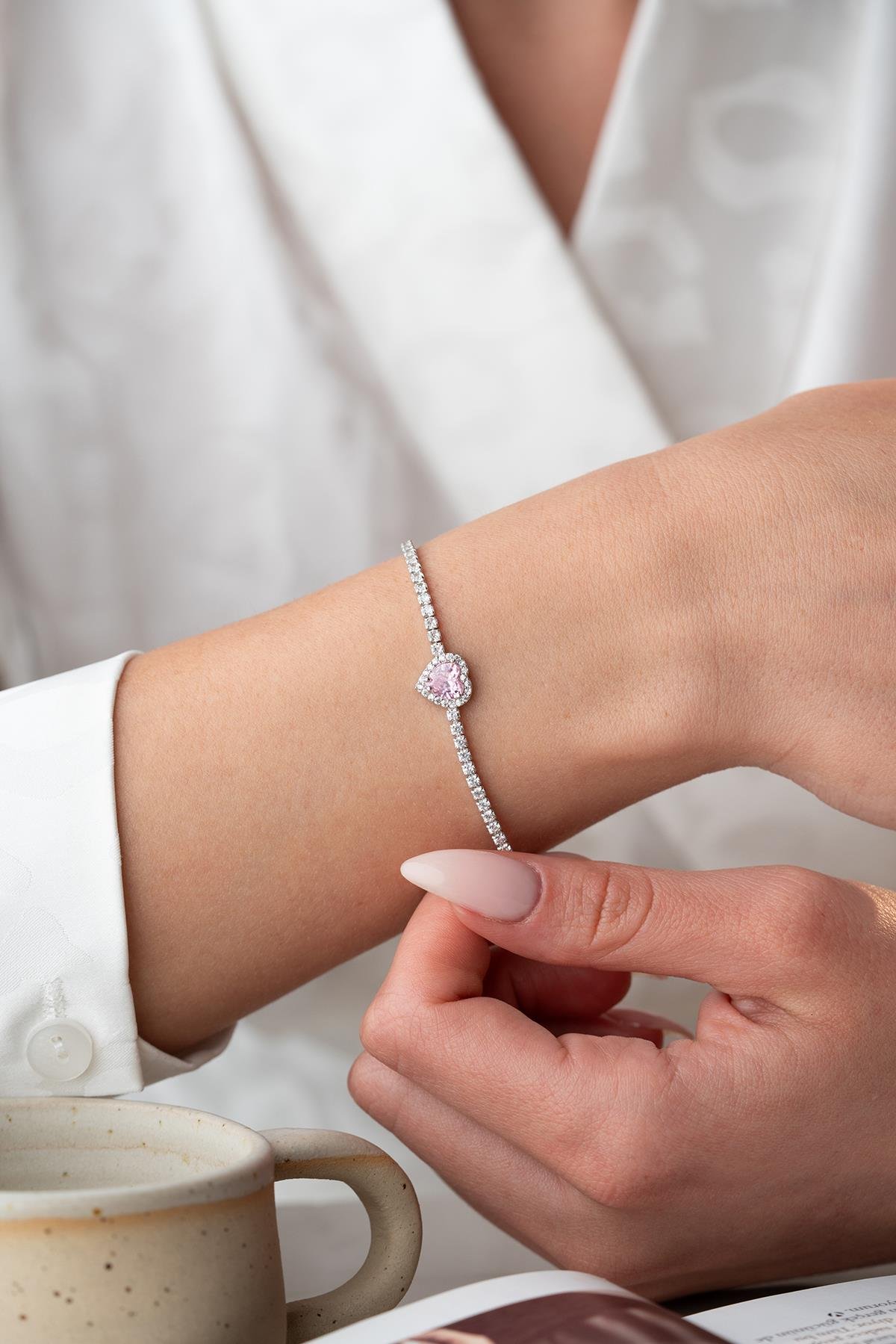 925 Ayar Gümüş Rodyum Kaplama Pembe Taşlı Kalp 2 mm Zirkon Taşlı Suyolu Bileklik 