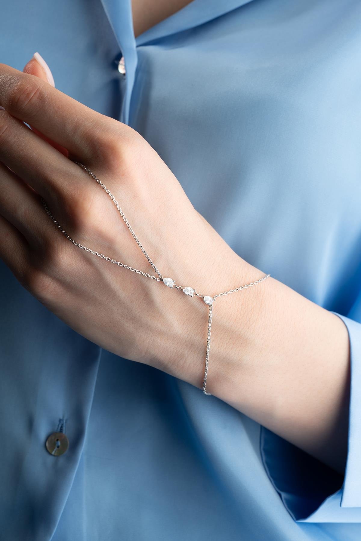 925 Ayar Gümüş Rodyum Kaplama Sıralı Damla Taşlı Model Şahmeran Bileklik 