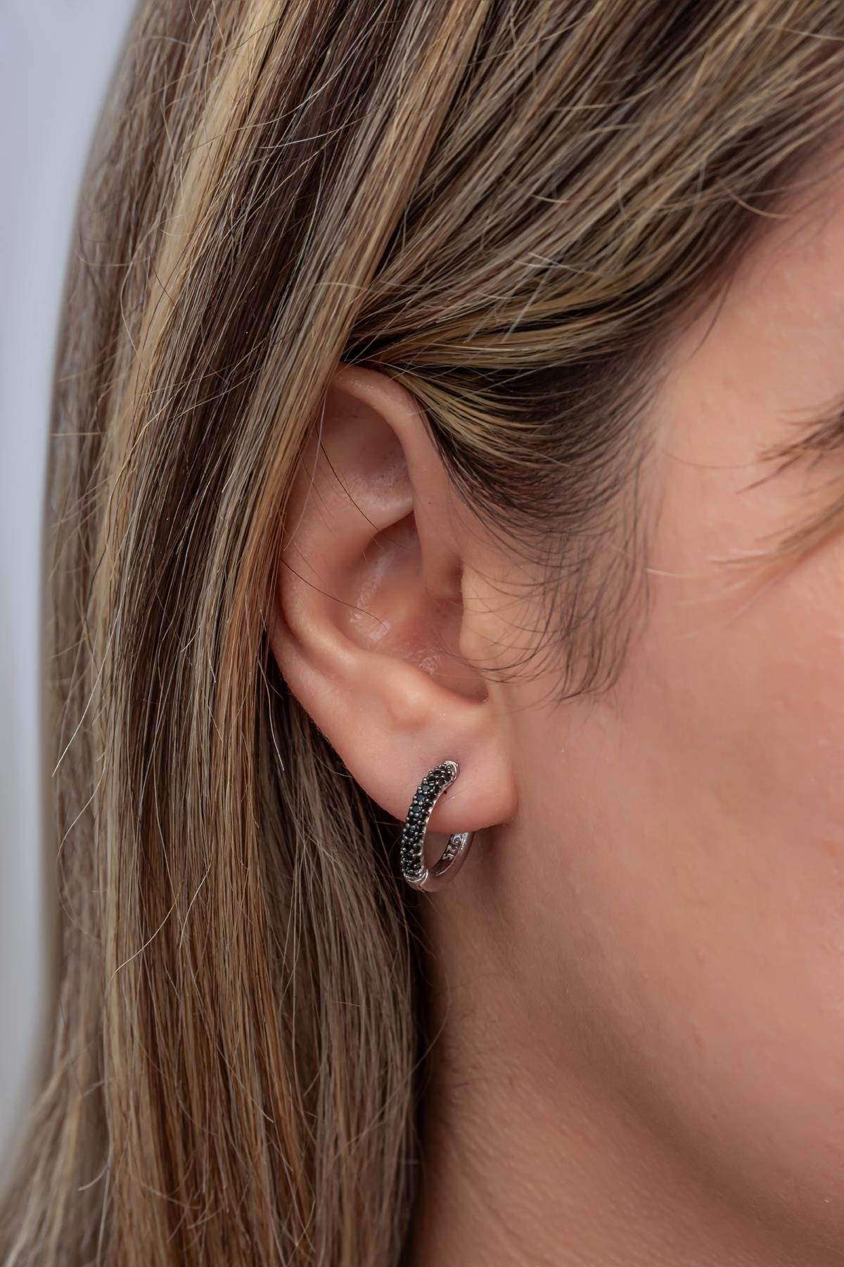 925 Ayar Gümüş Rodyum Kaplama Siyah Taşlı 15 mm Halka Küpe