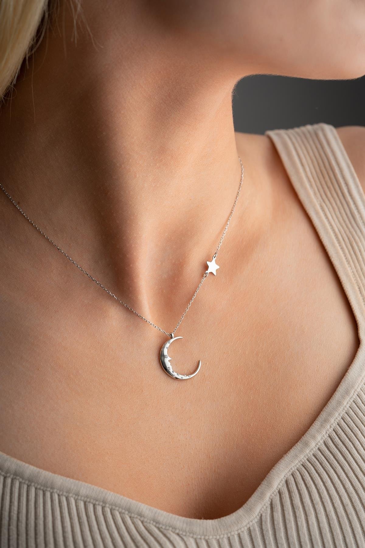 925 Ayar Gümüş Rodyum Kaplama Yıldız Detaylı Ay Dede Hilal Kolye