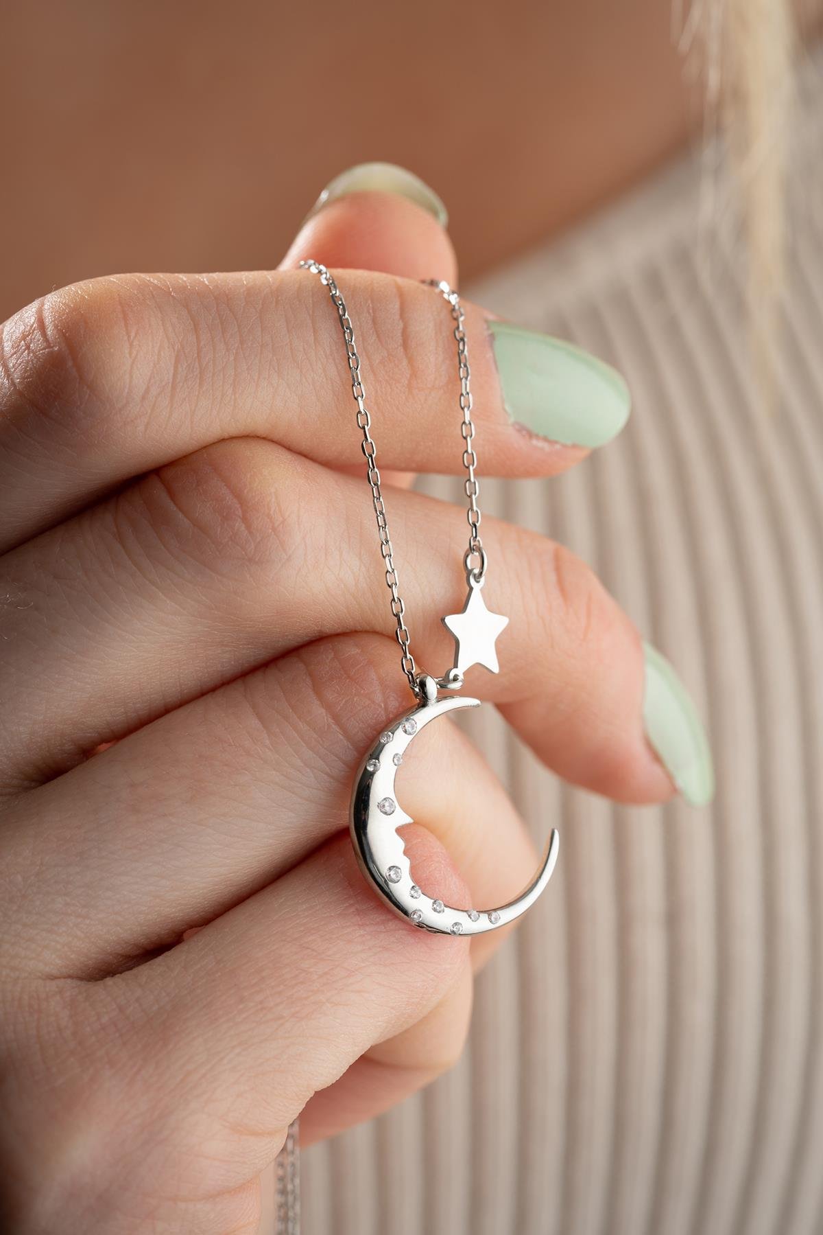 925 Ayar Gümüş Rodyum Kaplama Yıldız Detaylı Ay Dede Hilal Kolye