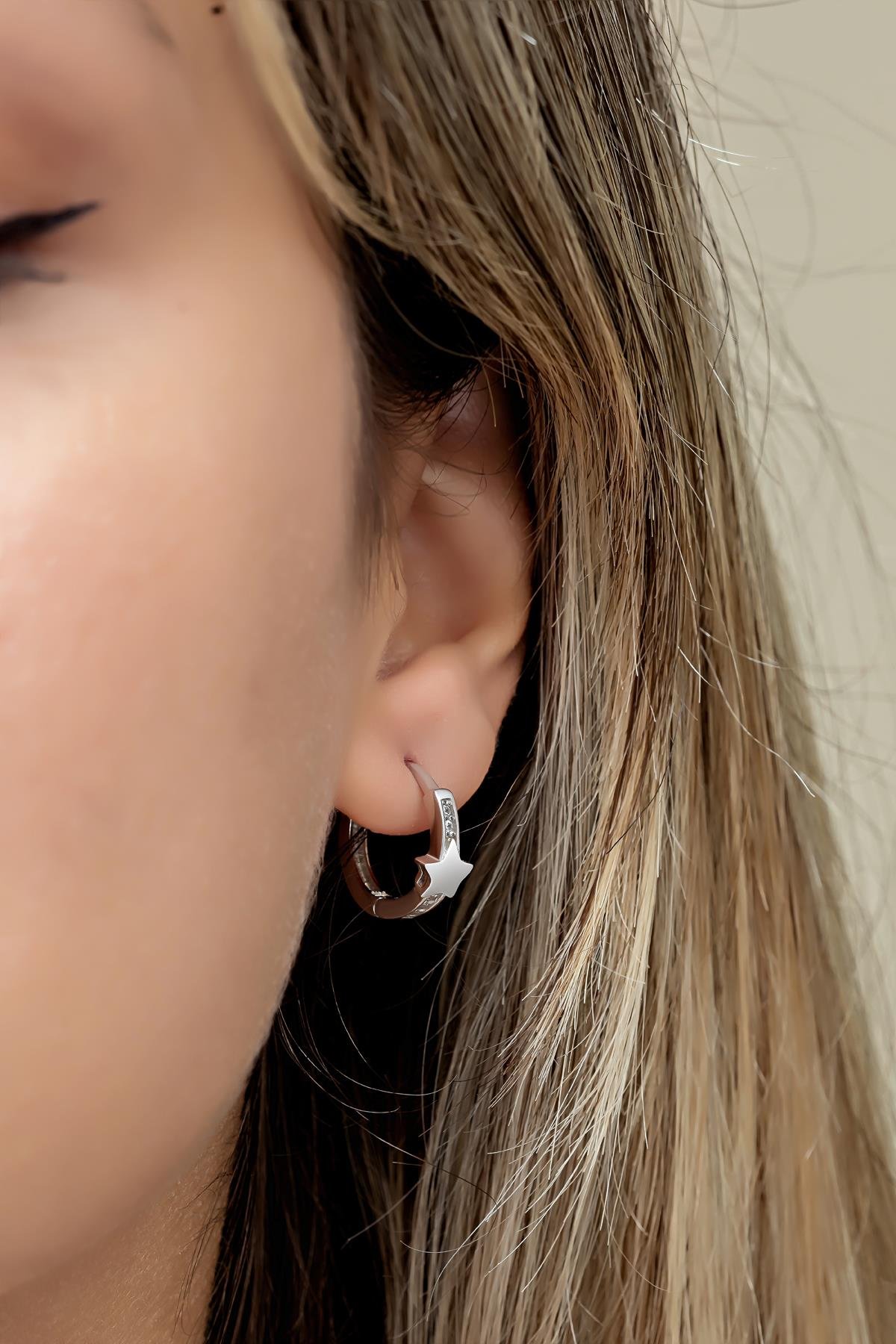 925 Ayar Gümüş Rodyum Kaplama Yıldız Detay 12 mm Halka Küpe