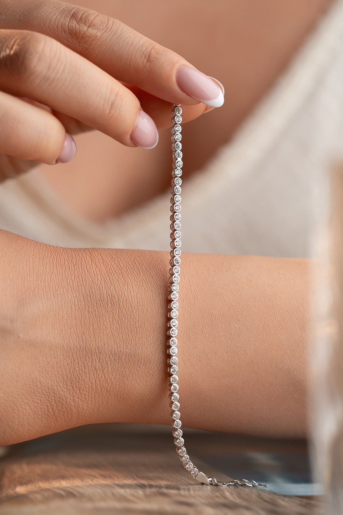 925 Ayar Gümüş Rodyum Kaplama Yuvarlak 2 mm Zirkon Taşlı Suyolu Bileklik
