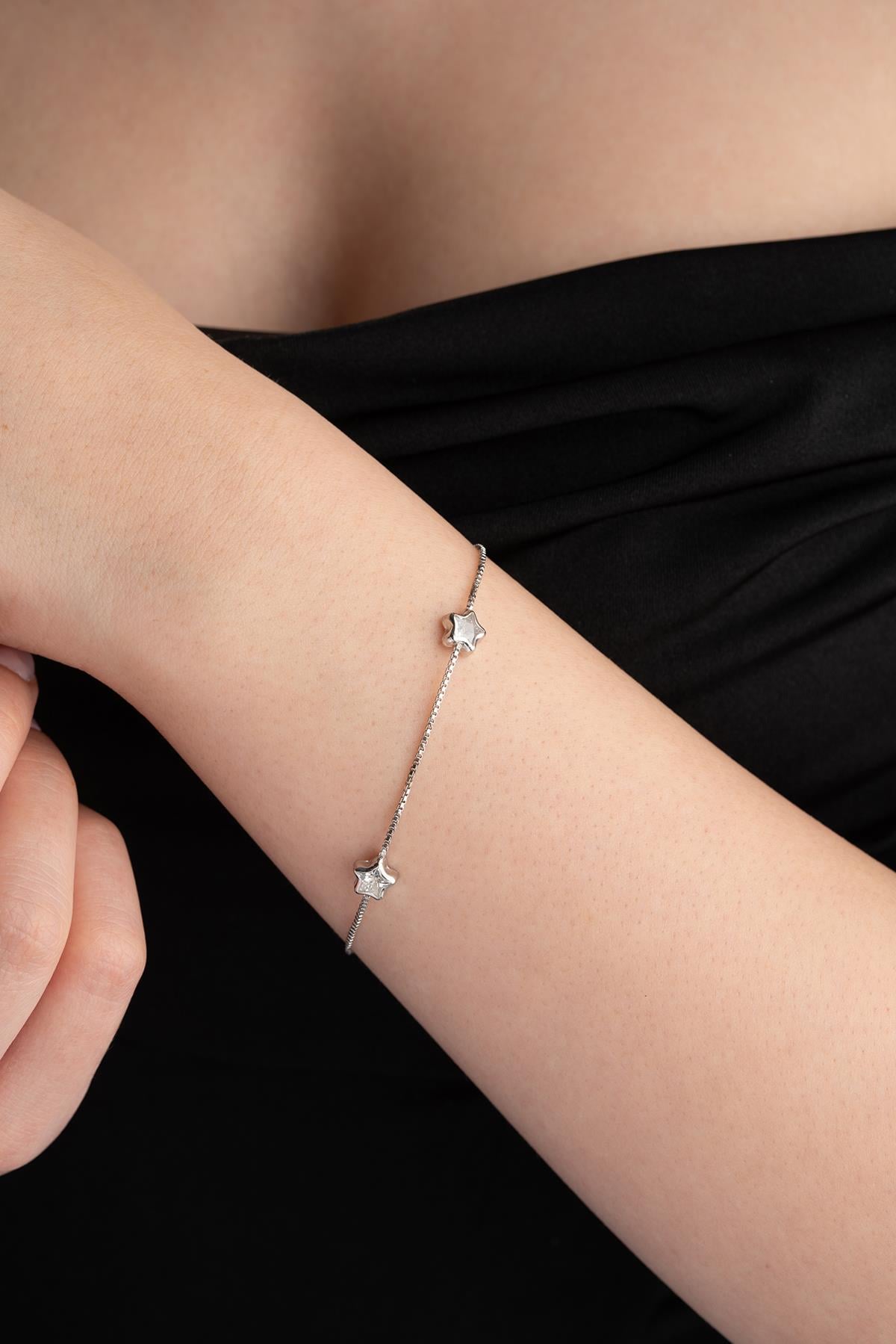925 Ayar Gümüş Rodyum Kaplama Zirkon Taşlı Minimal 3'Lü Yıldız Model Bileklik