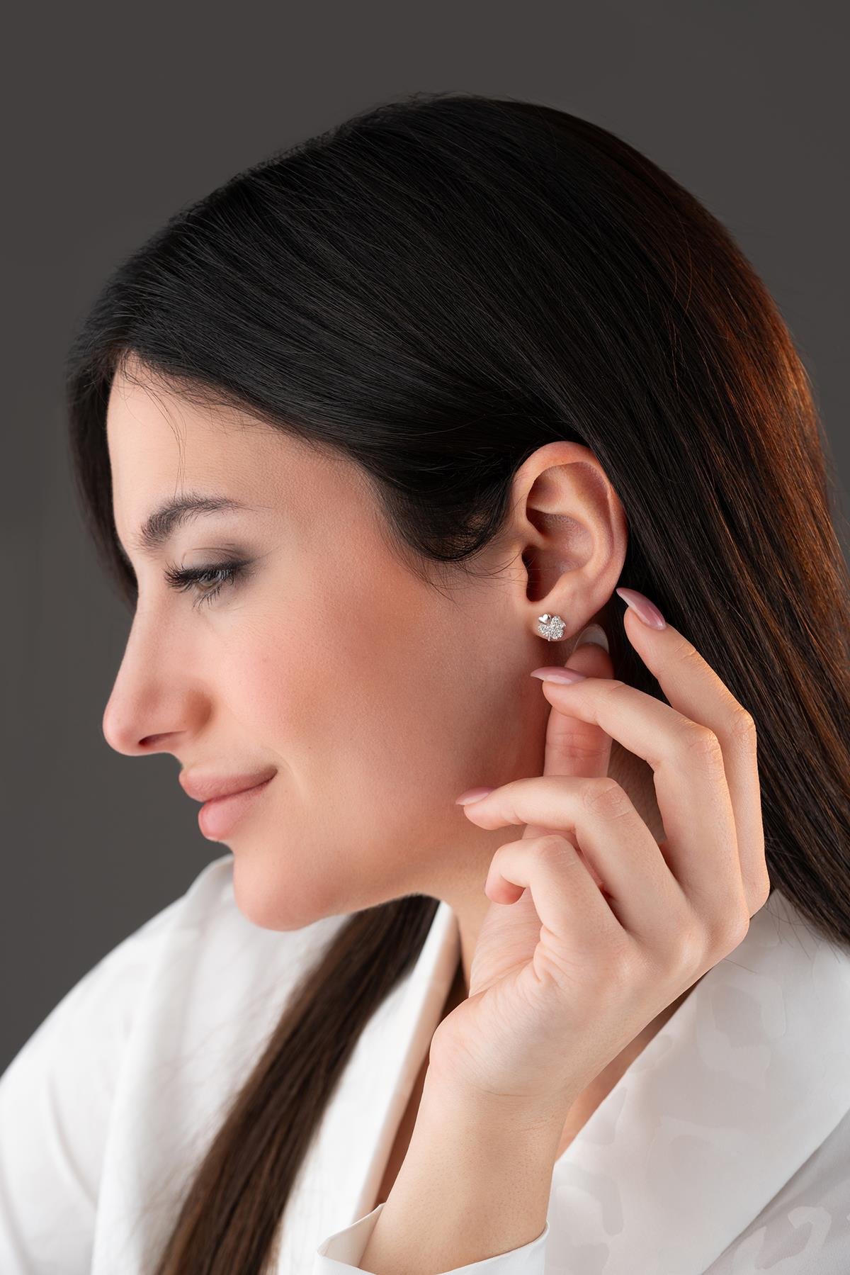 925 Ayar Gümüş Rodyum Kaplama Zirkon Taşlı 4 Yaprak Yonca Küpe