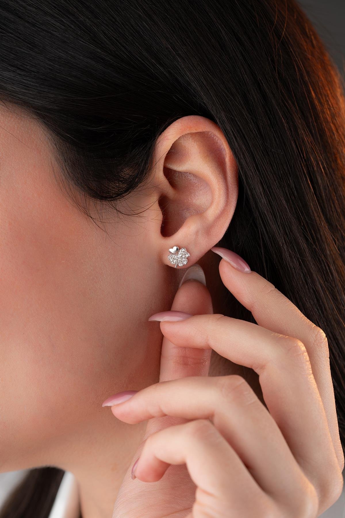 925 Ayar Gümüş Rodyum Kaplama Zirkon Taşlı 4 Yaprak Yonca Küpe