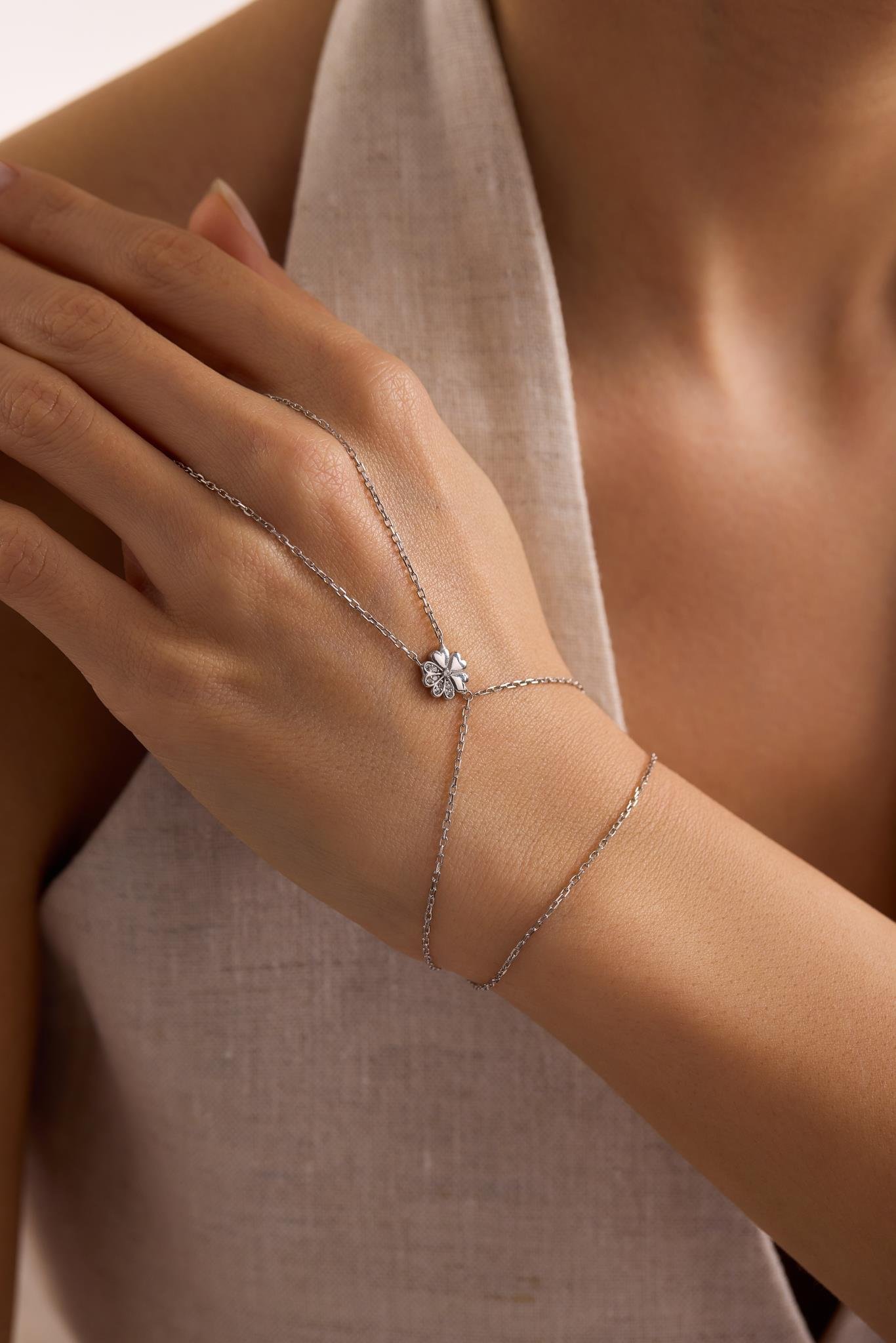 925 Ayar Gümüş Rodyum Kaplama Zirkon Taşlı Yonca Şahmeran Bileklik 