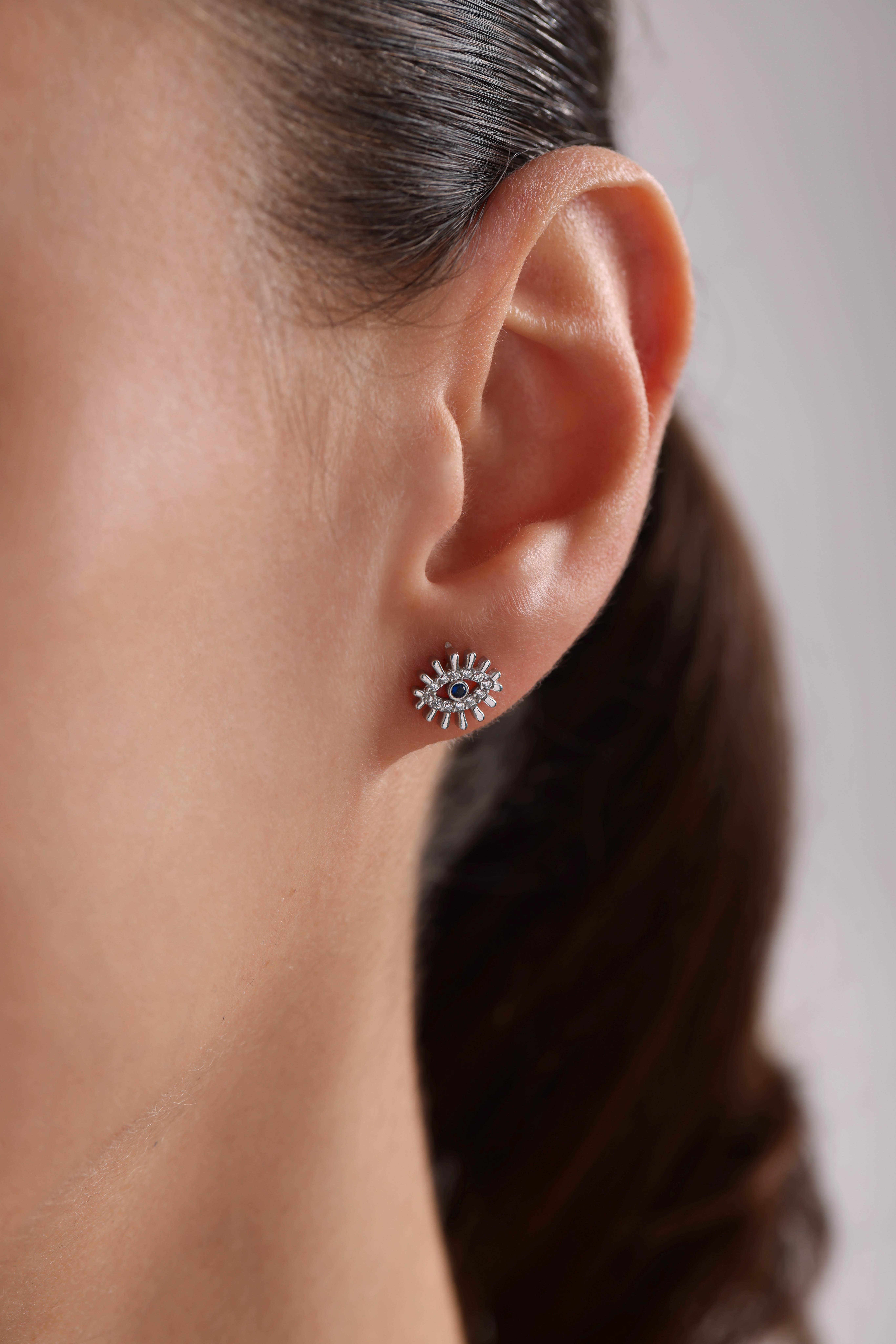 925 Ayar Gümüş Rodyum Kaplama Zirkon Taşlı Minik Göz Model Küpe