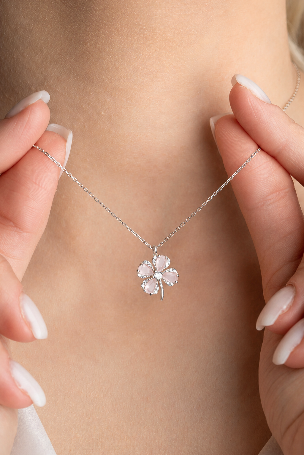 925 Ayar Gümüş Rodyum Pembe Zirkon Taşlı Dört Yapraklı Şans Yonca Kolye