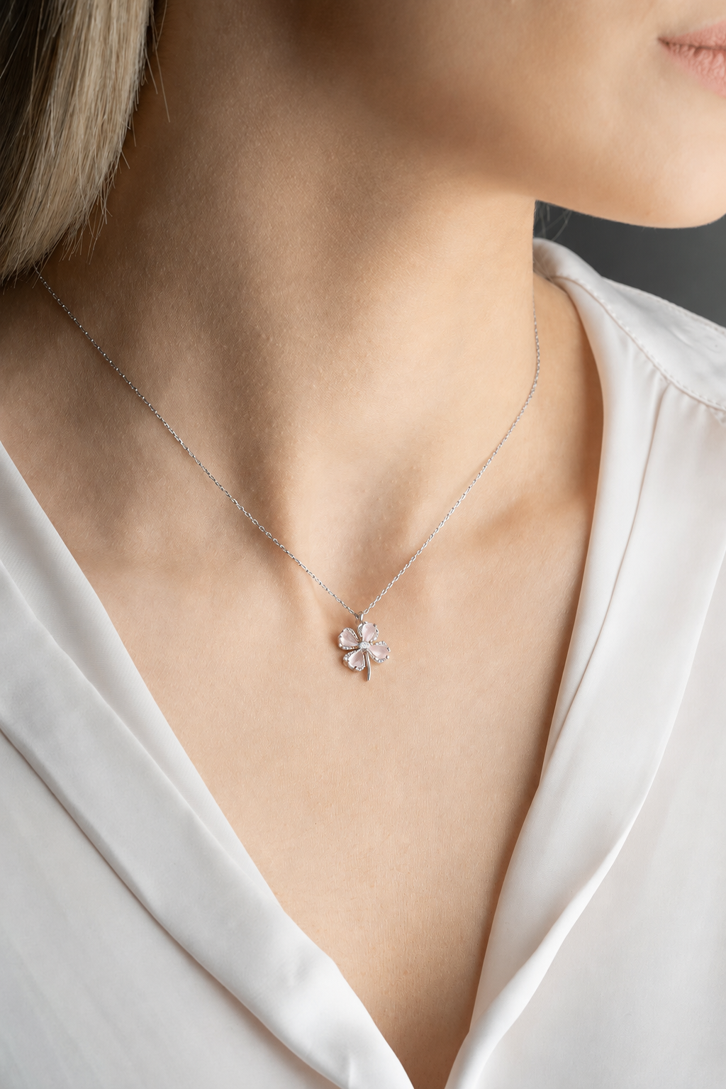925 Ayar Gümüş Rodyum Pembe Zirkon Taşlı Dört Yapraklı Şans Yonca Kolye