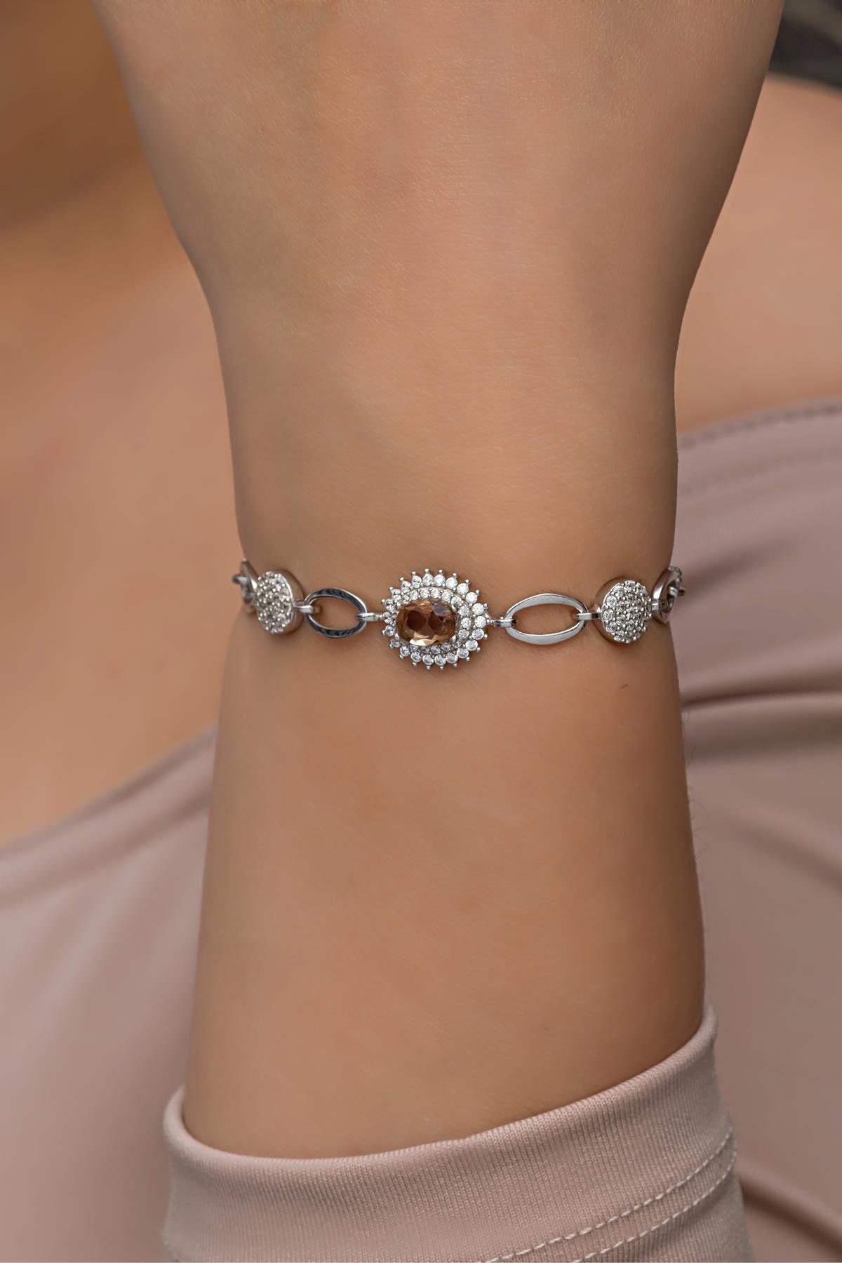 925 Ayar Gümüş Rodyumlu Asansörlü Zultanit Taşlı Kadın Gümüş Bileklik