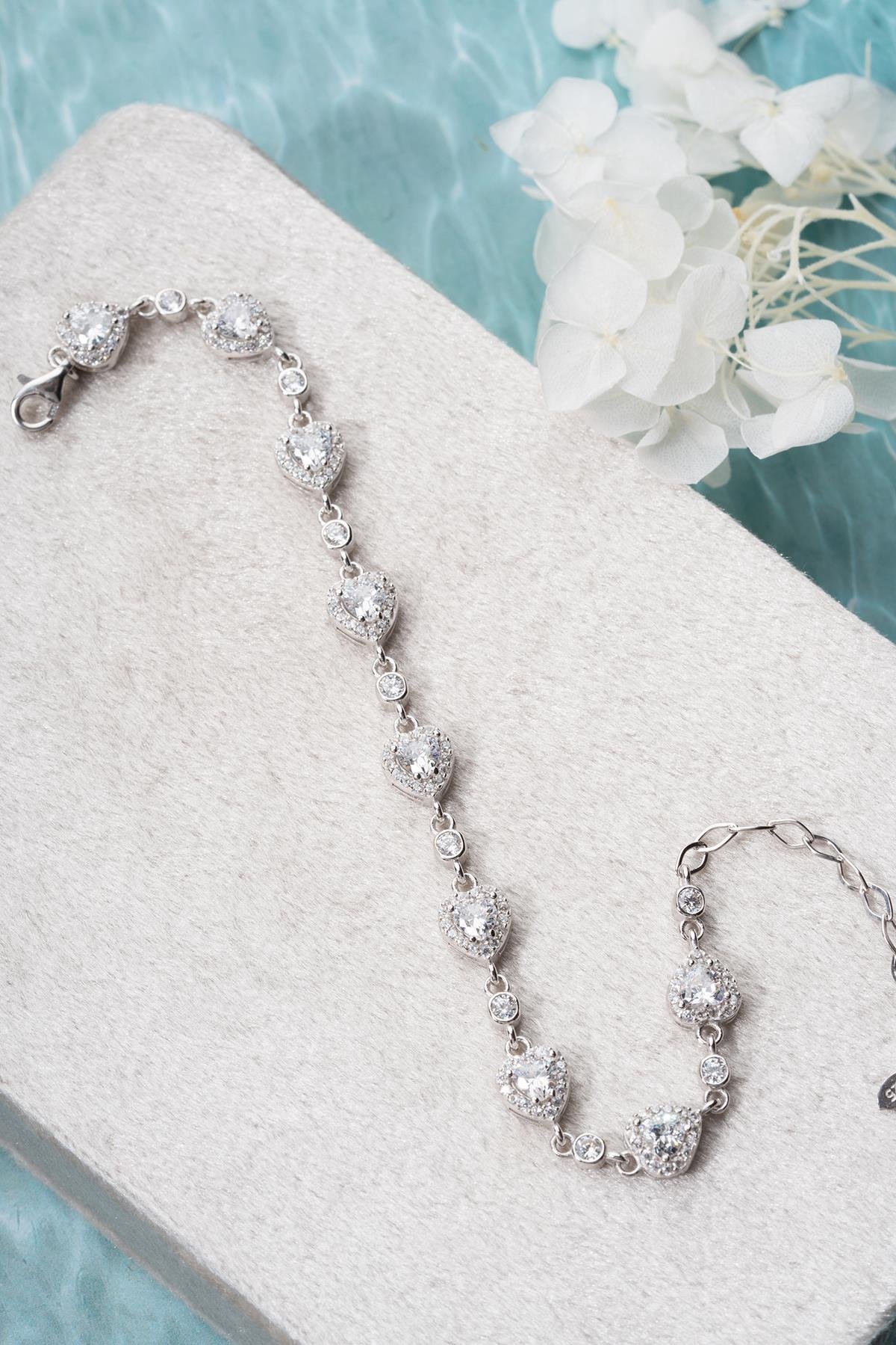 925 Ayar Gümüş Rodyumlu Beyaz Taşlı Kalp Model Bileklik