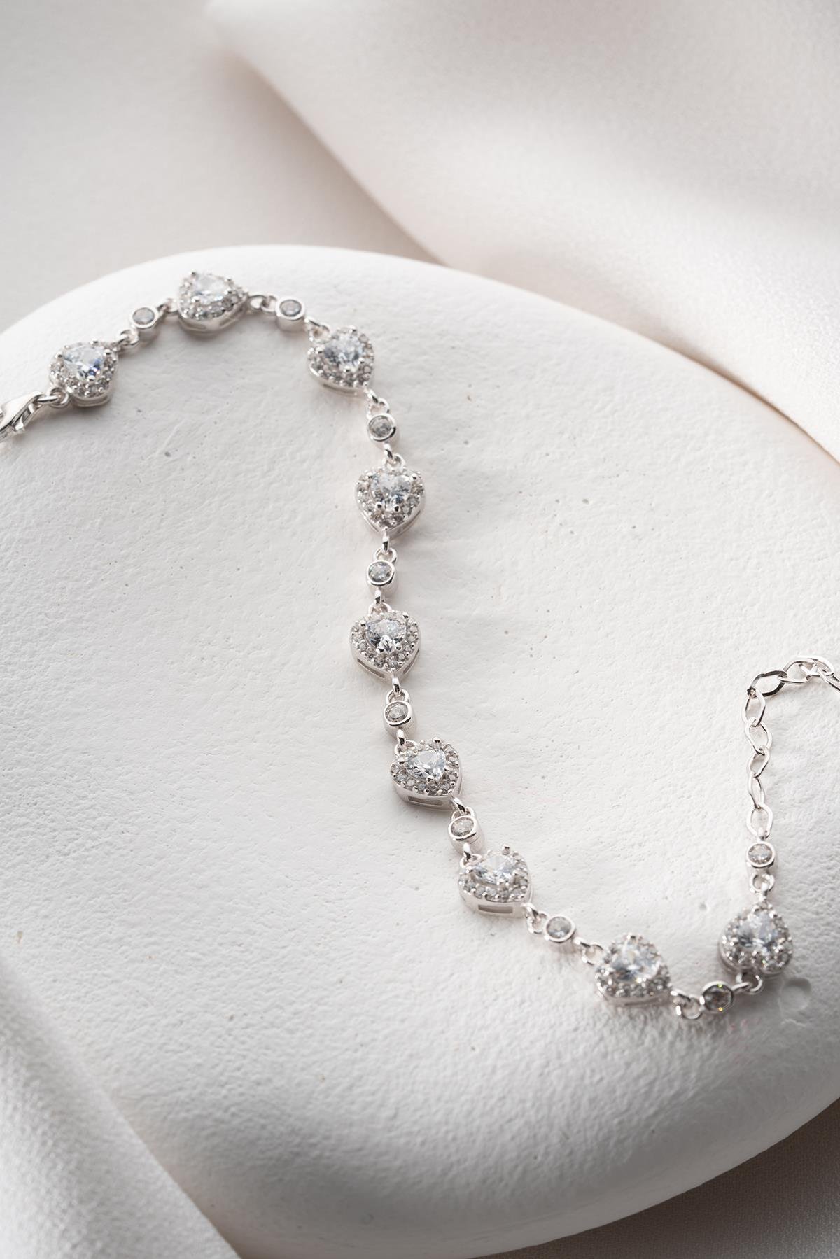 925 Ayar Gümüş Rodyumlu Beyaz Taşlı Kalp Model Bileklik