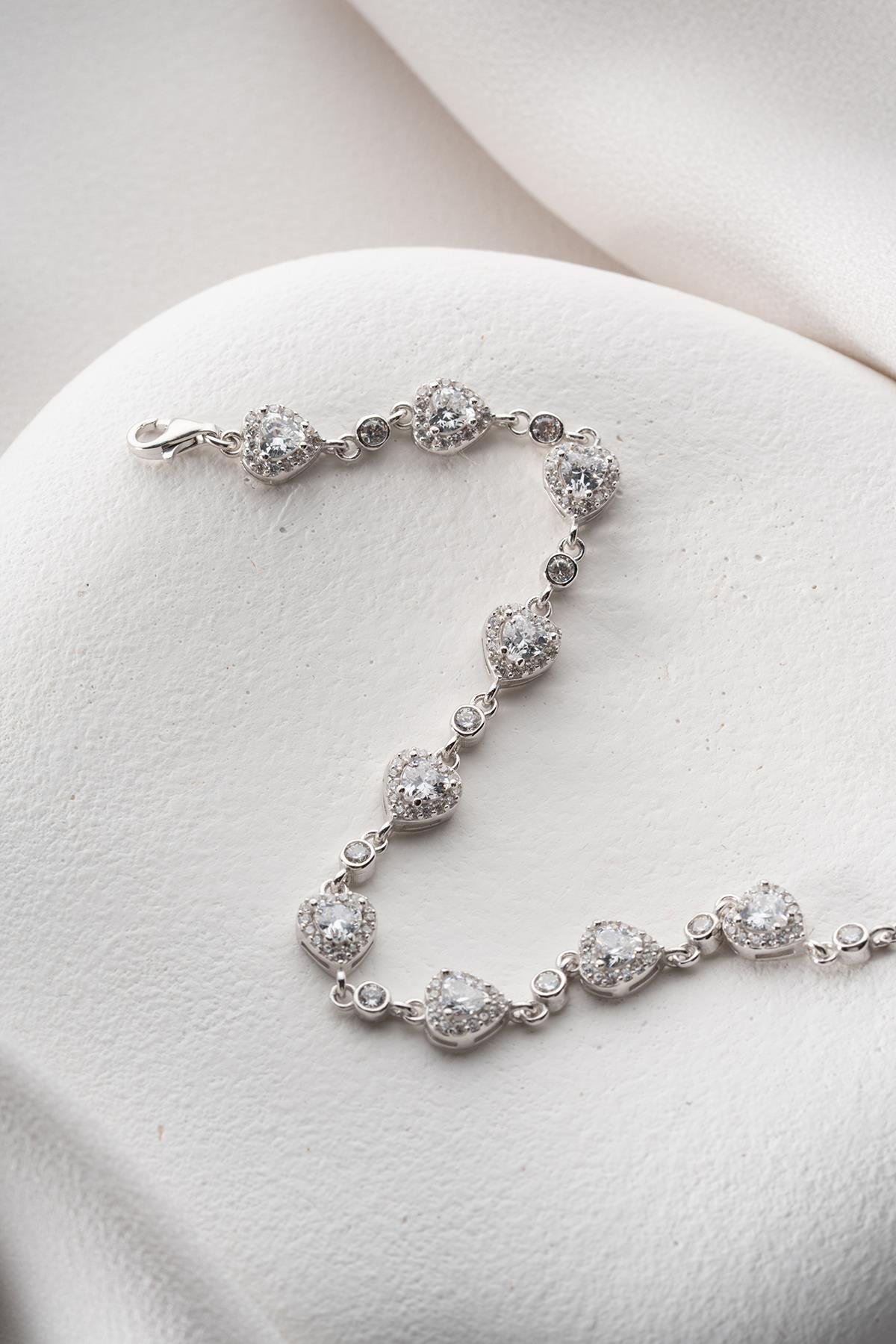 925 Ayar Gümüş Rodyumlu Beyaz Taşlı Kalp Model Bileklik